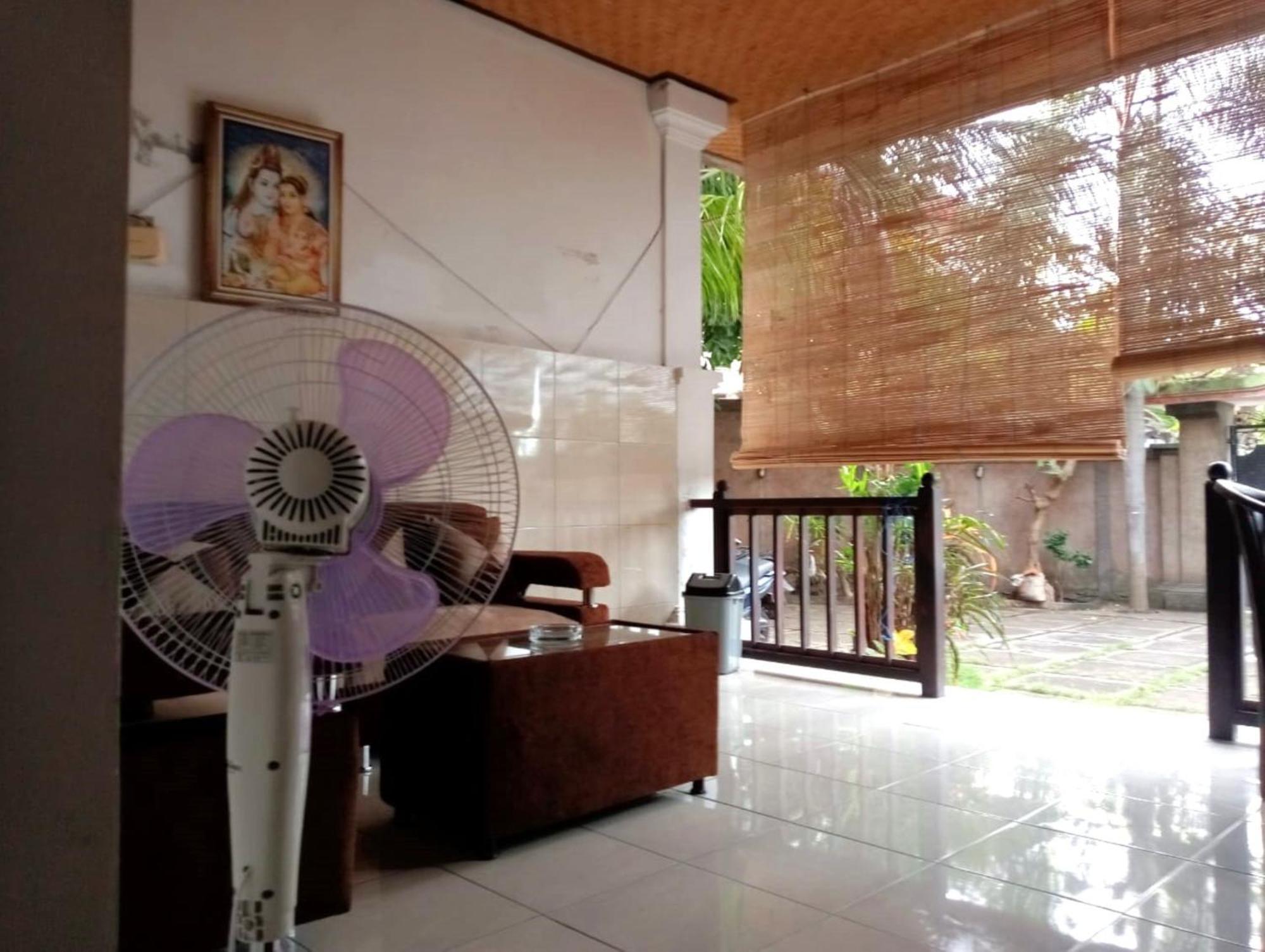 Rumah Wayans Lipah Bed & Breakfast