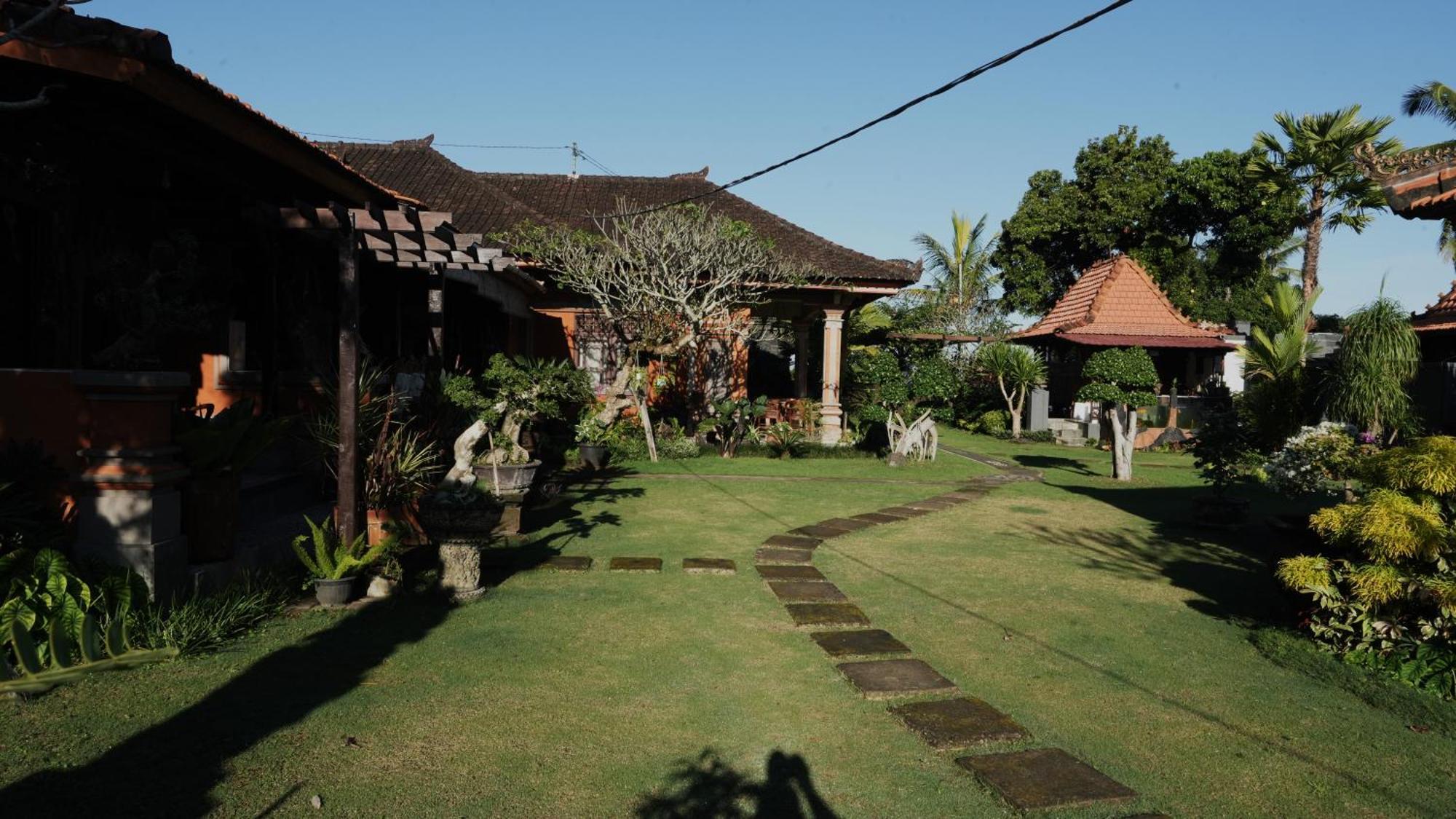 The Sangkih Restaurant & Bar Lodge *
