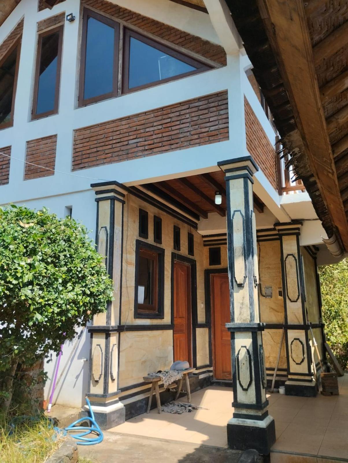 Yoga Bale House *