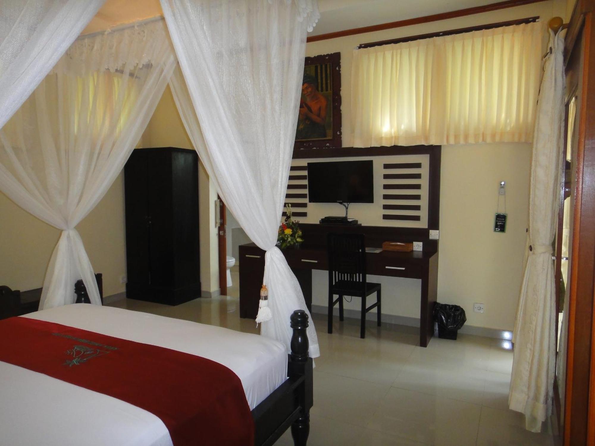 Resort Arya And Dive Center
