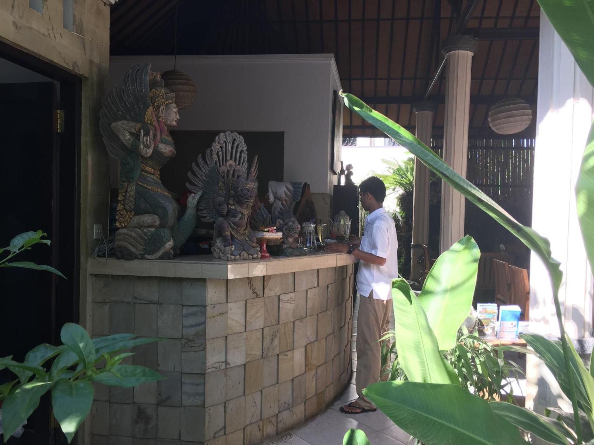 Villa Ratna *