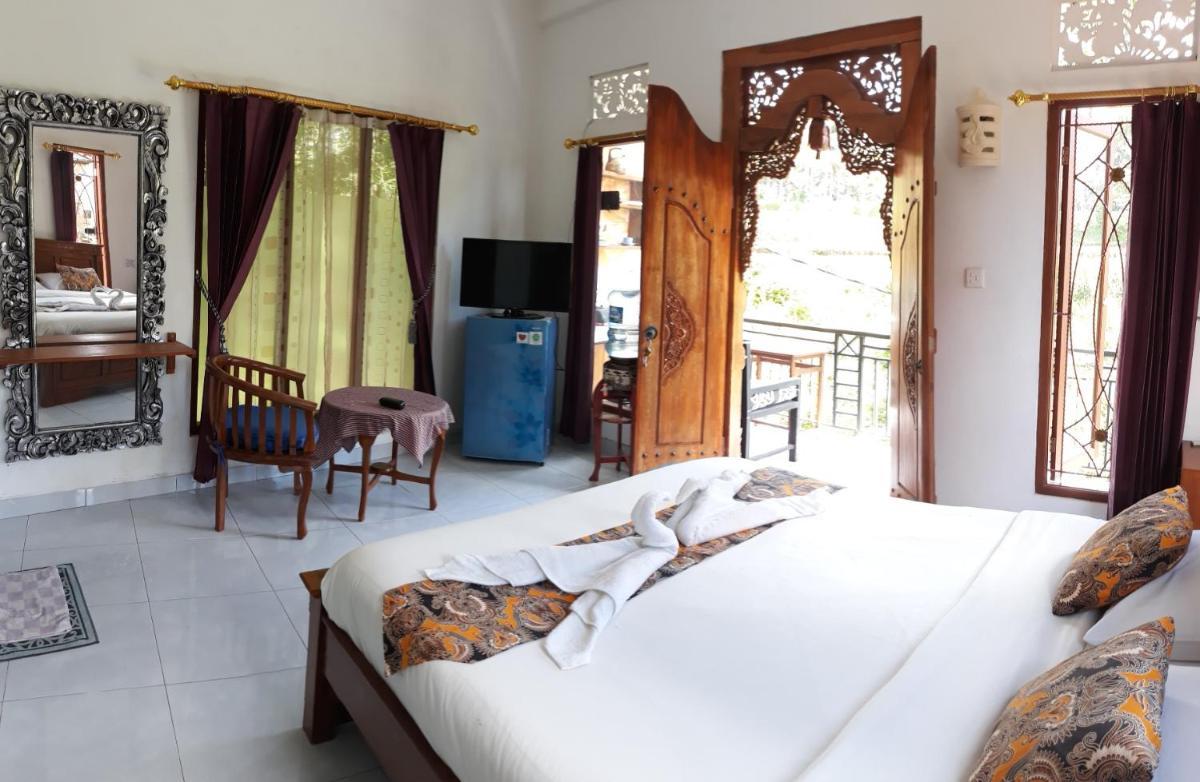 Kartika's House Guest house *