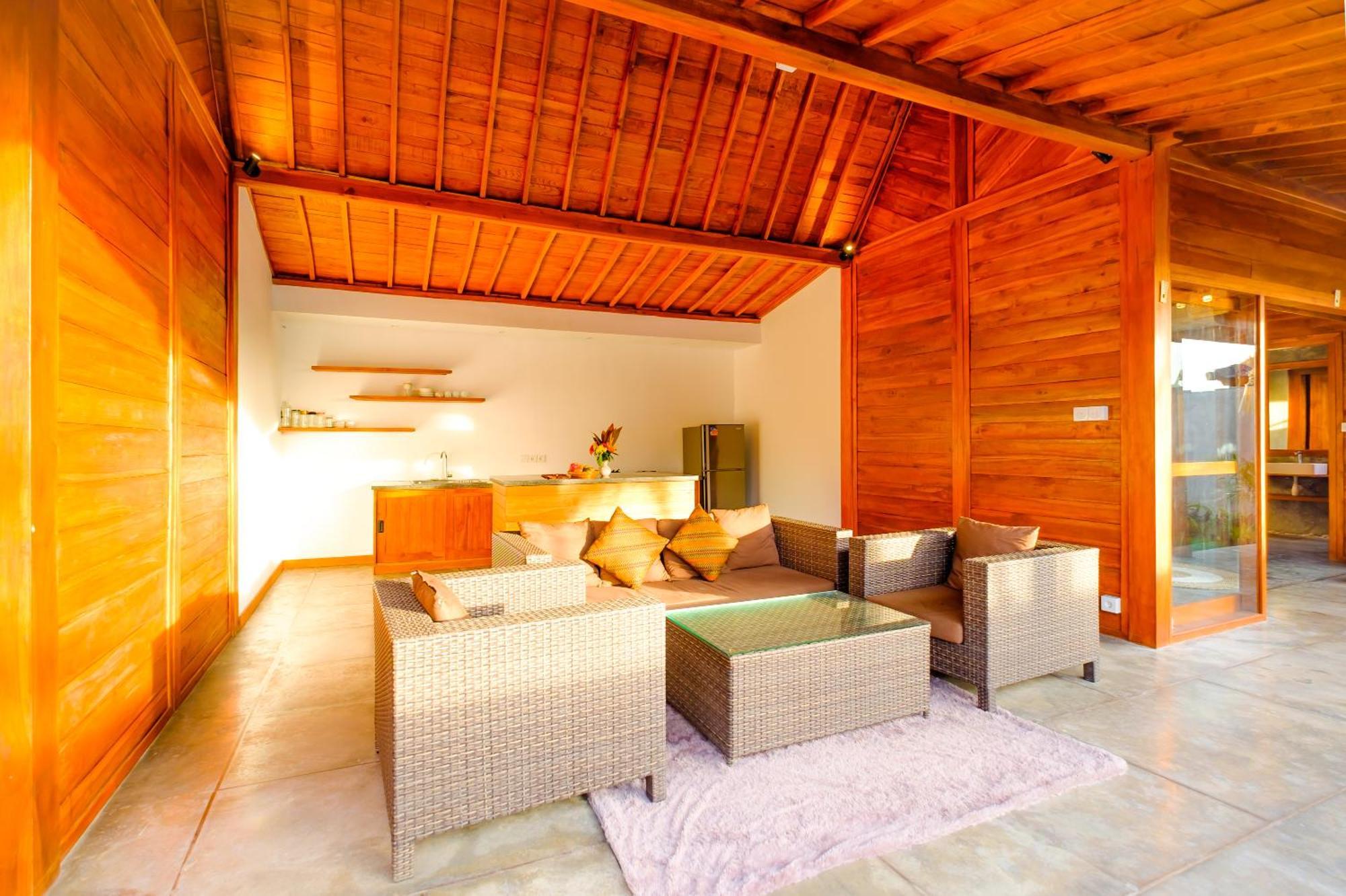 Wooden Paradise Tempat Tidur & Sarapan