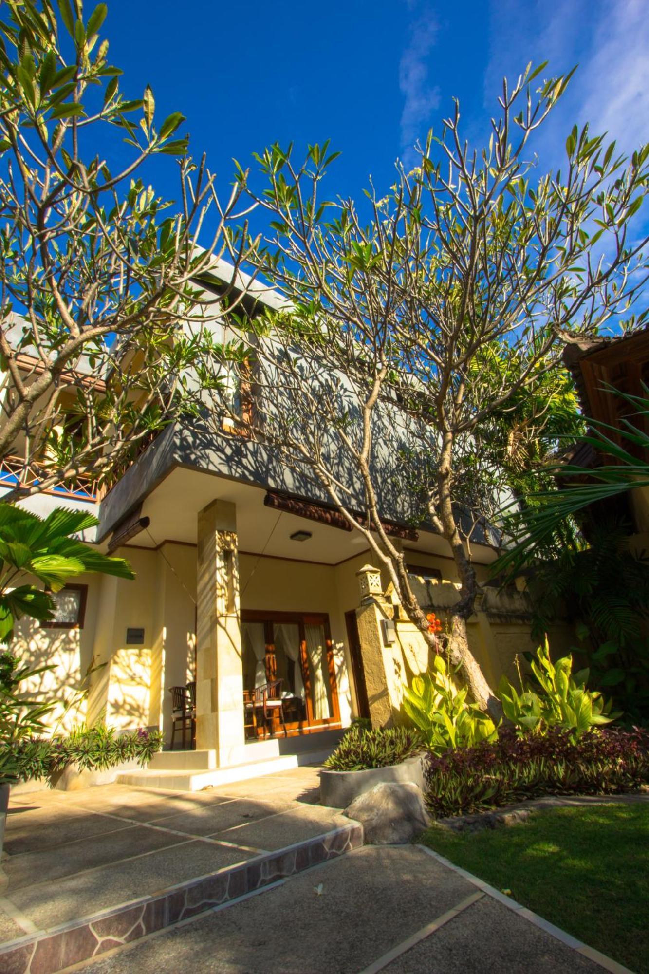 Resort Arya And Dive Center