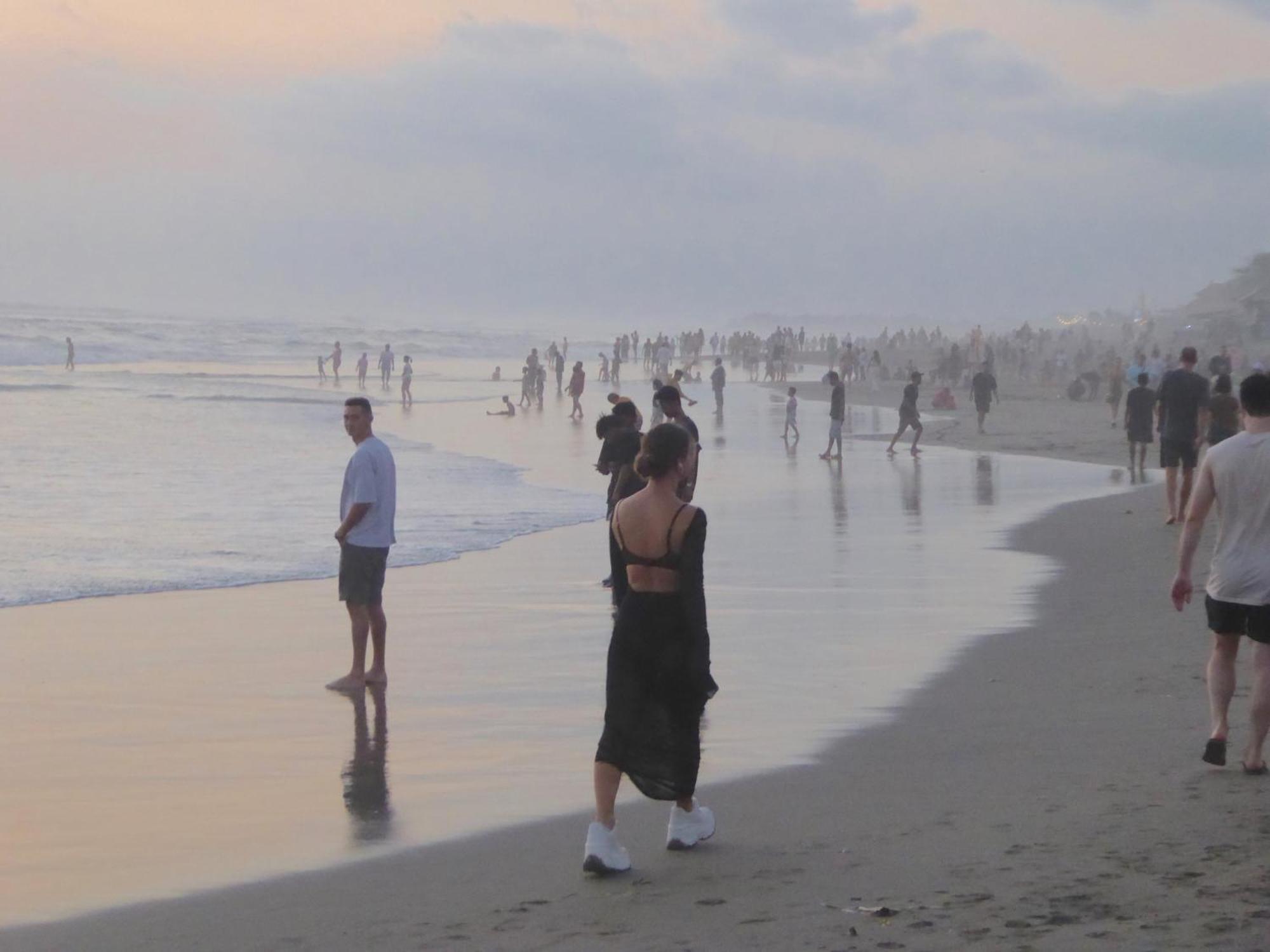 Bali Luxe Beachfront Rooftop Sunsets