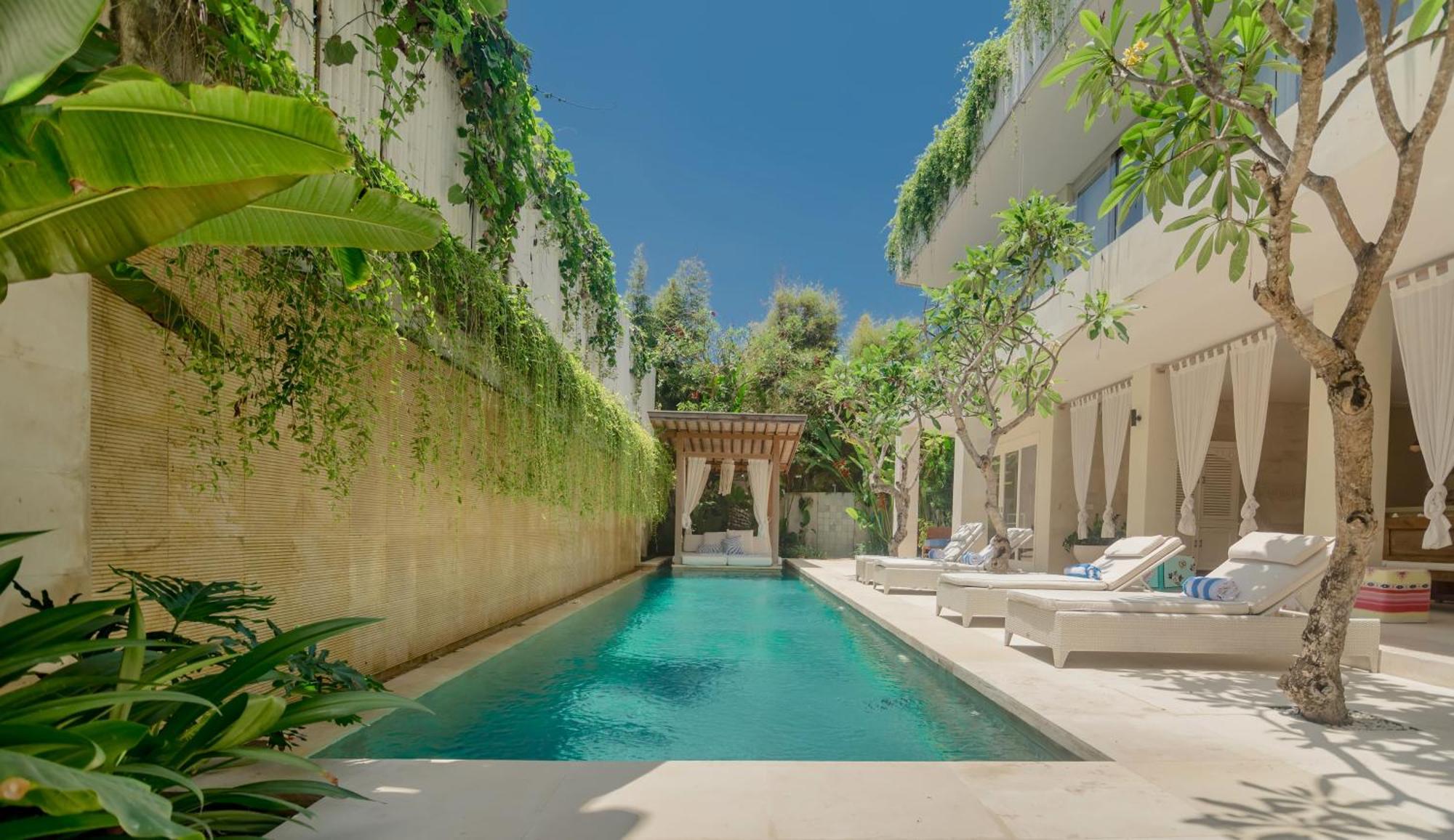 Bali Luxe Beachfront Rooftop Sunsets Canggu (Bali)