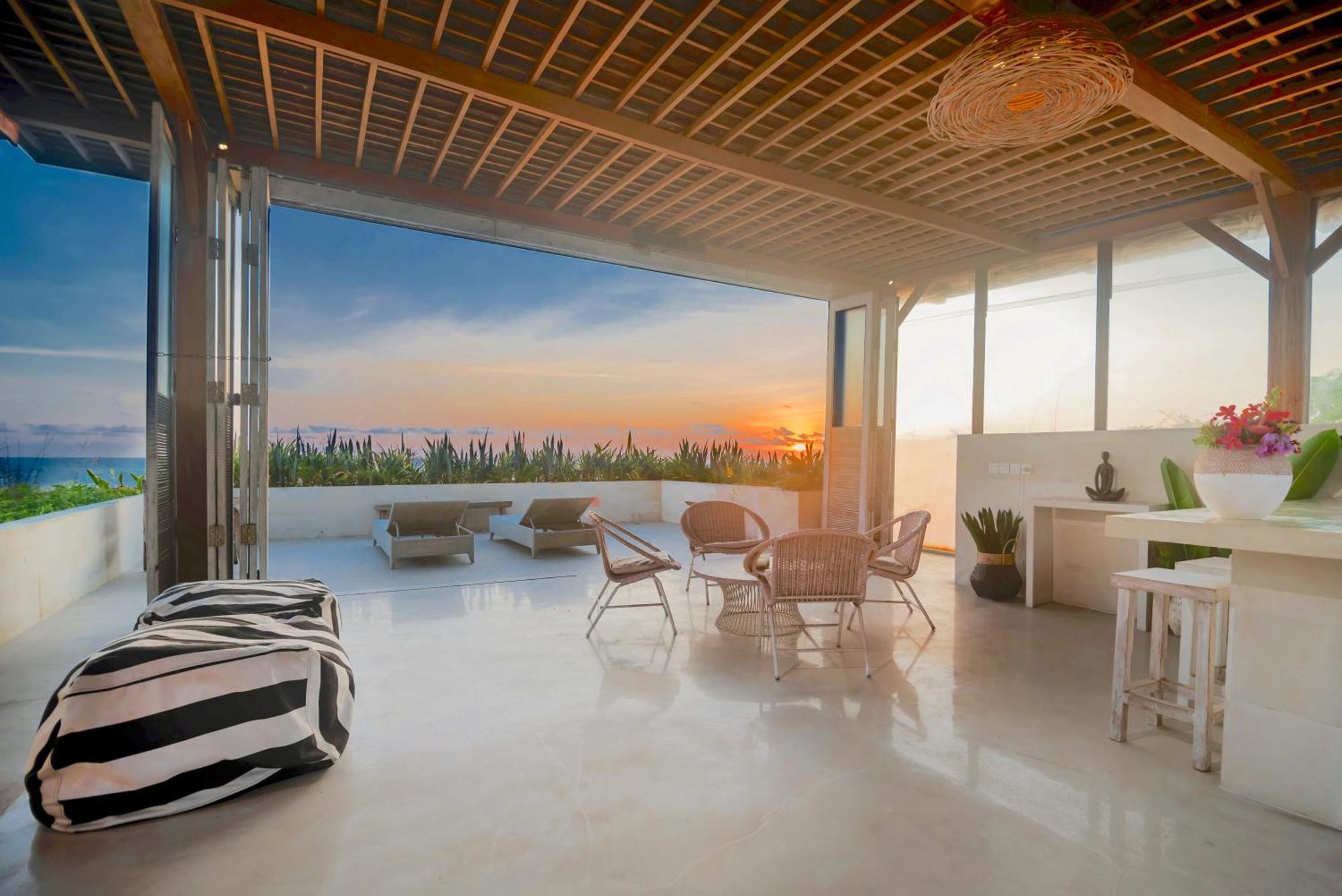 Villa Bali Luxe Beachfront Rooftop Sunsets *
