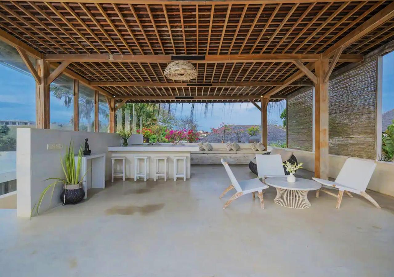 Bali Luxe Beachfront Rooftop Sunsets Canggu (Bali)