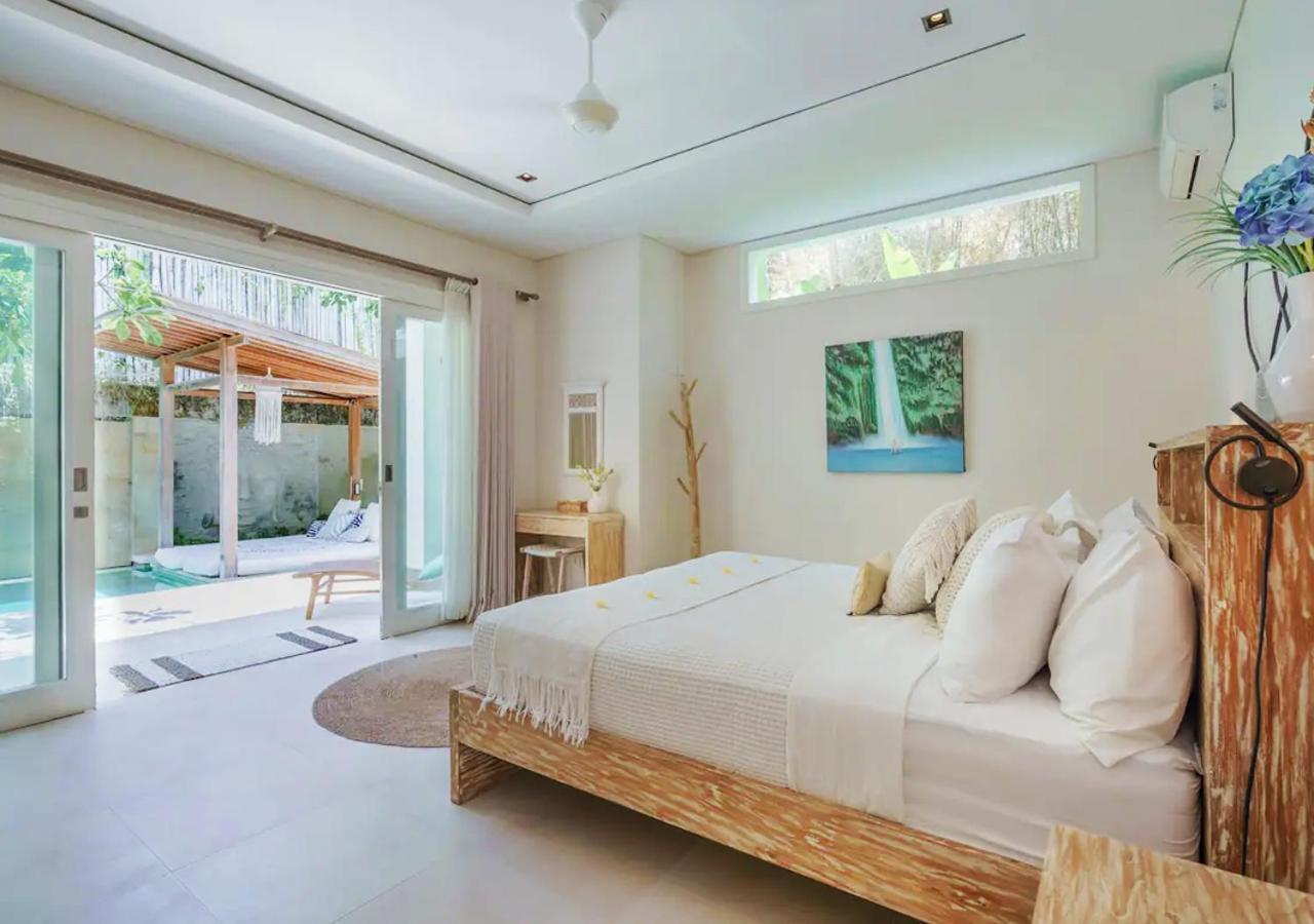 Bali Luxe Beachfront Rooftop Sunsets Villa