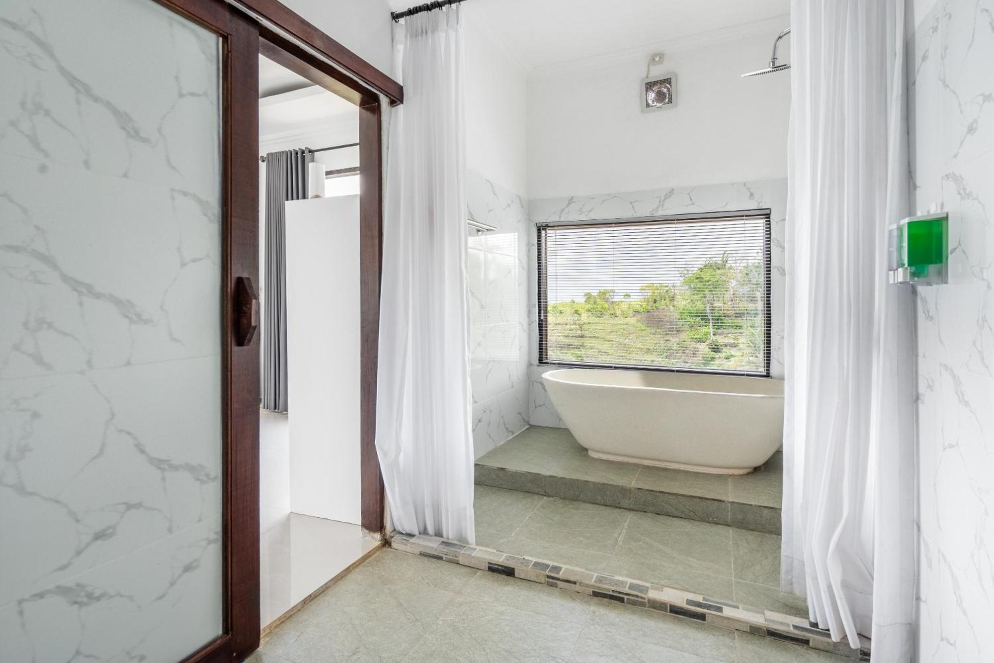 Pini Sentana Village Nusa Penida Hotel 3*