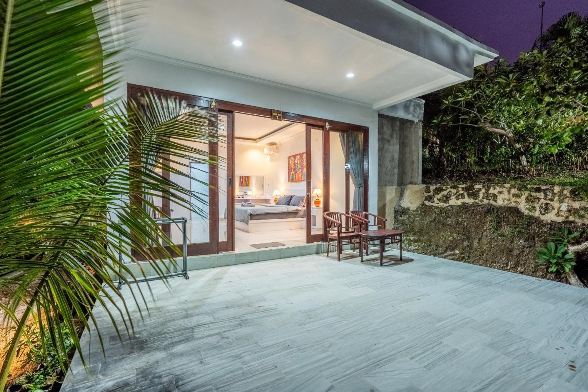 Hotel Pini Sentana Village Nusa Penida 3*