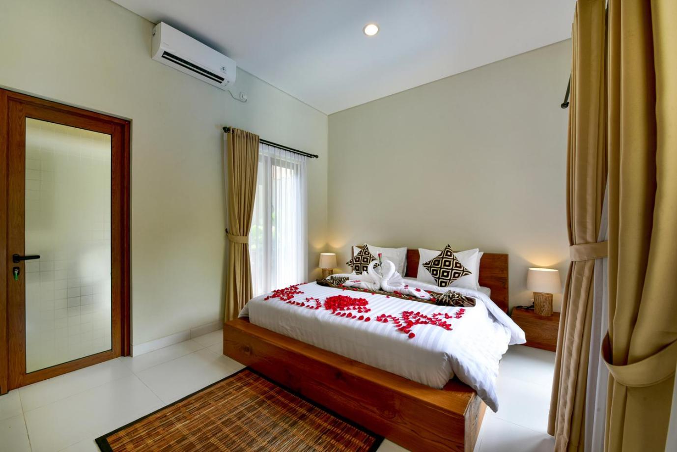 Mahayoga Private Pool And Resto Villa