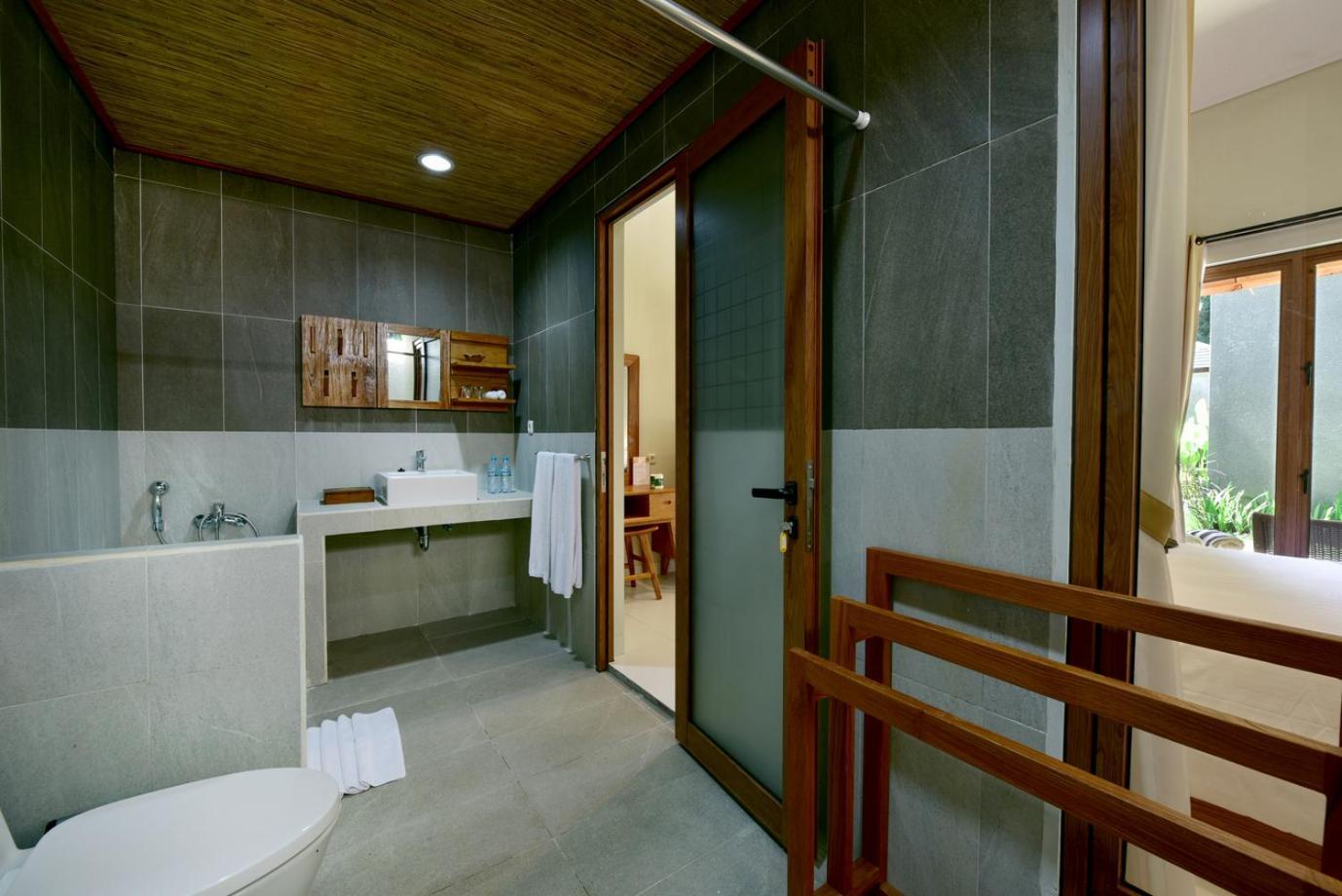 Mahayoga Private Pool And Resto Villa