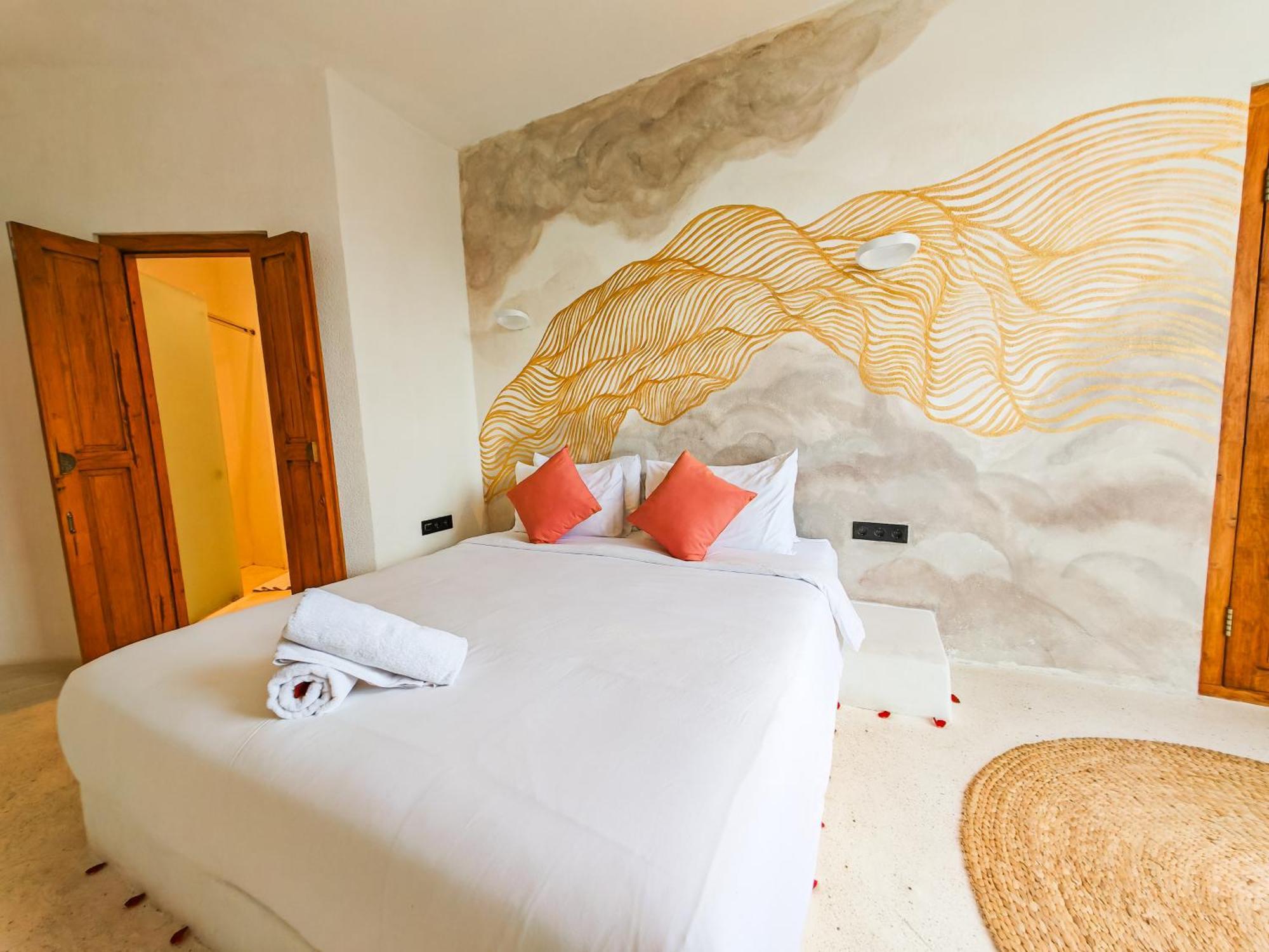 Hillstone Luxury Village