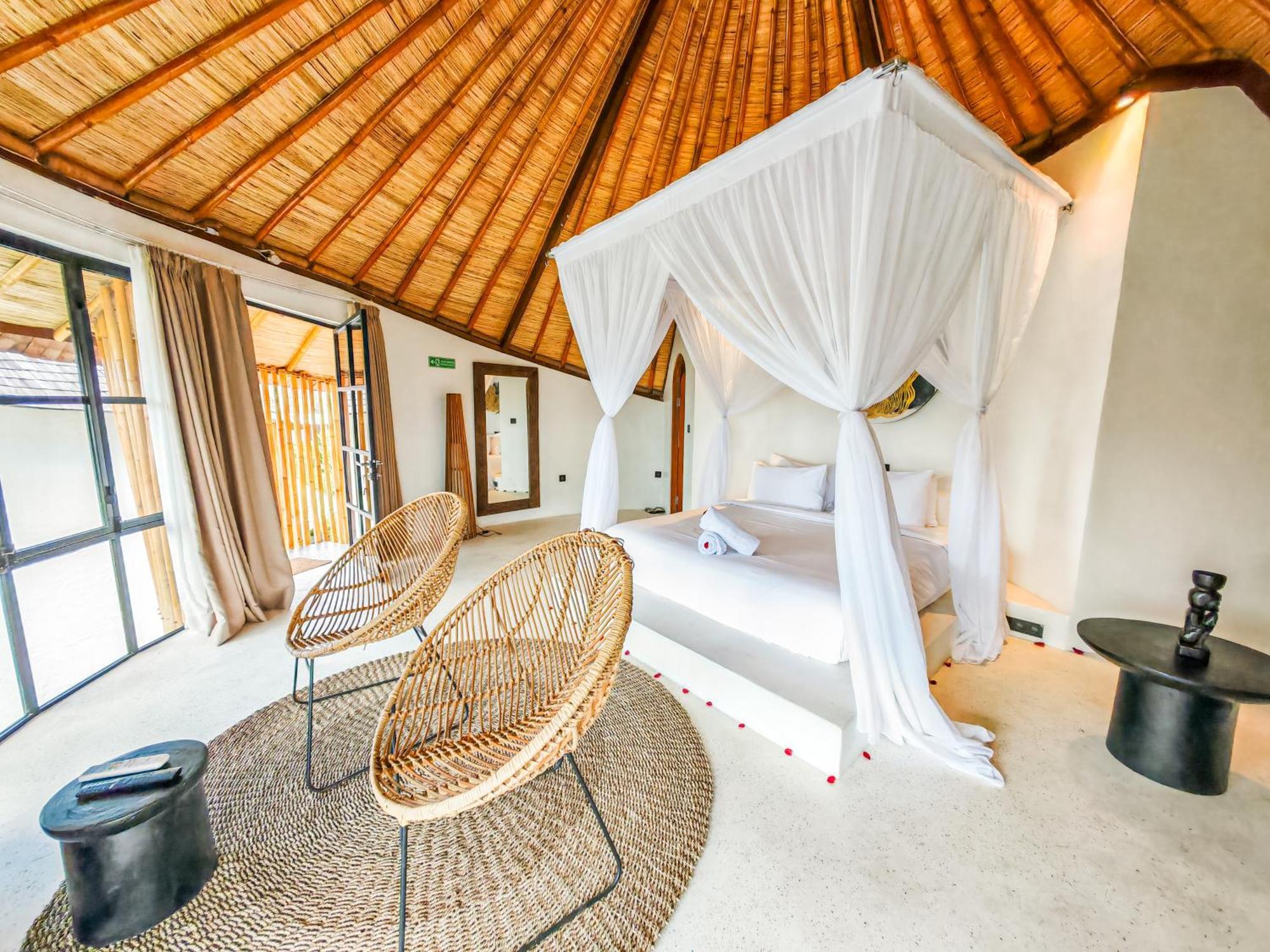 Hillstone Luxury Village *