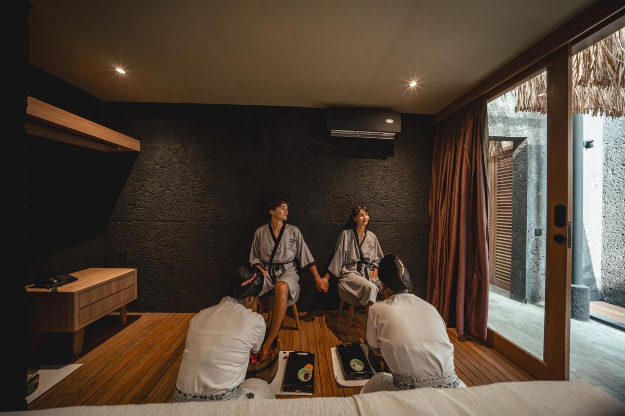 & By Ini Vie Hospitality 5* Canggu (Bali)