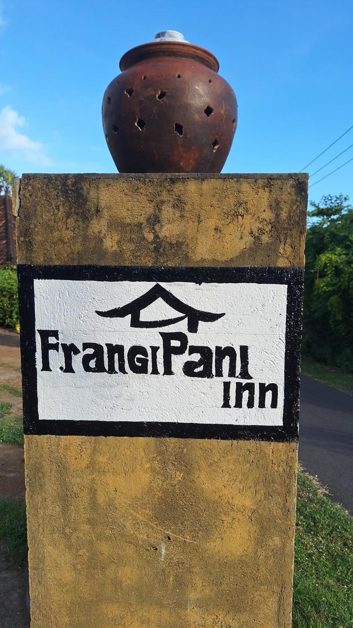 Frangipani & Restaurant Guest house Seraya