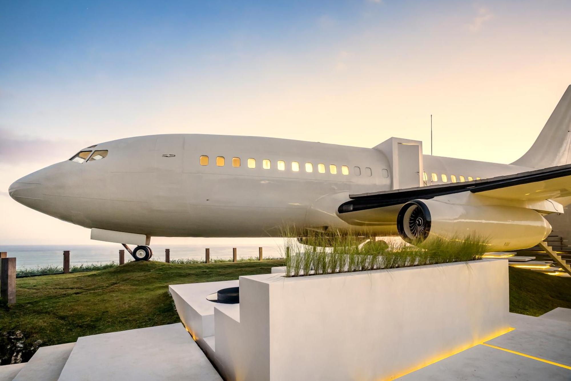 Private Jet *