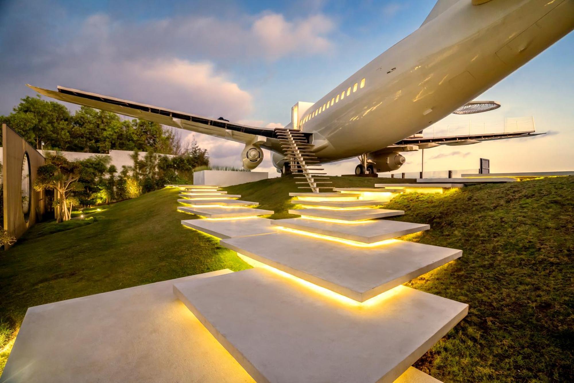 Private Jet Villa Uluwatu (Bali)