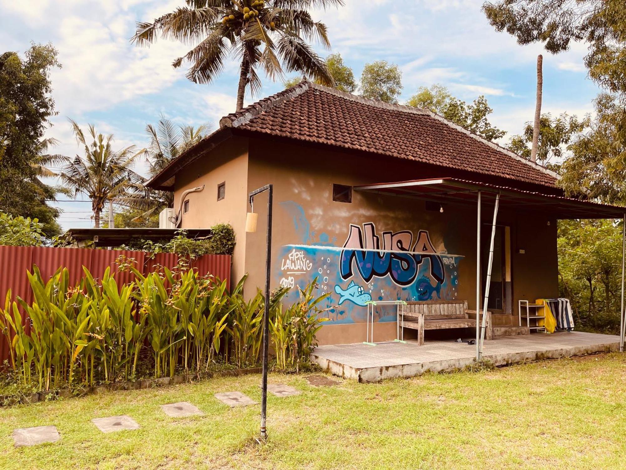 Apit Lawang & Resto Guest house Batununggul