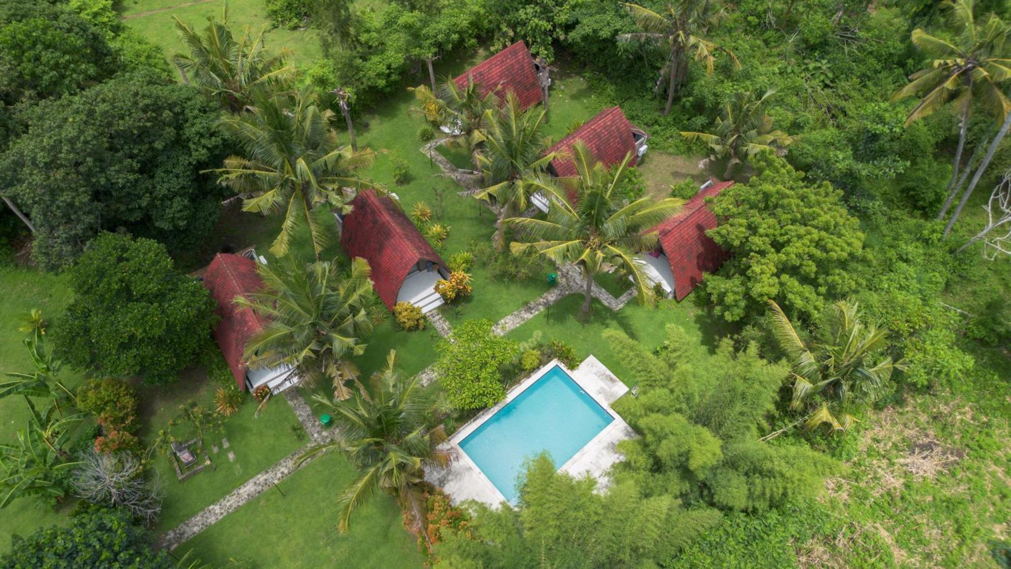 Apit Lawang & Resto Guest house Batununggul
