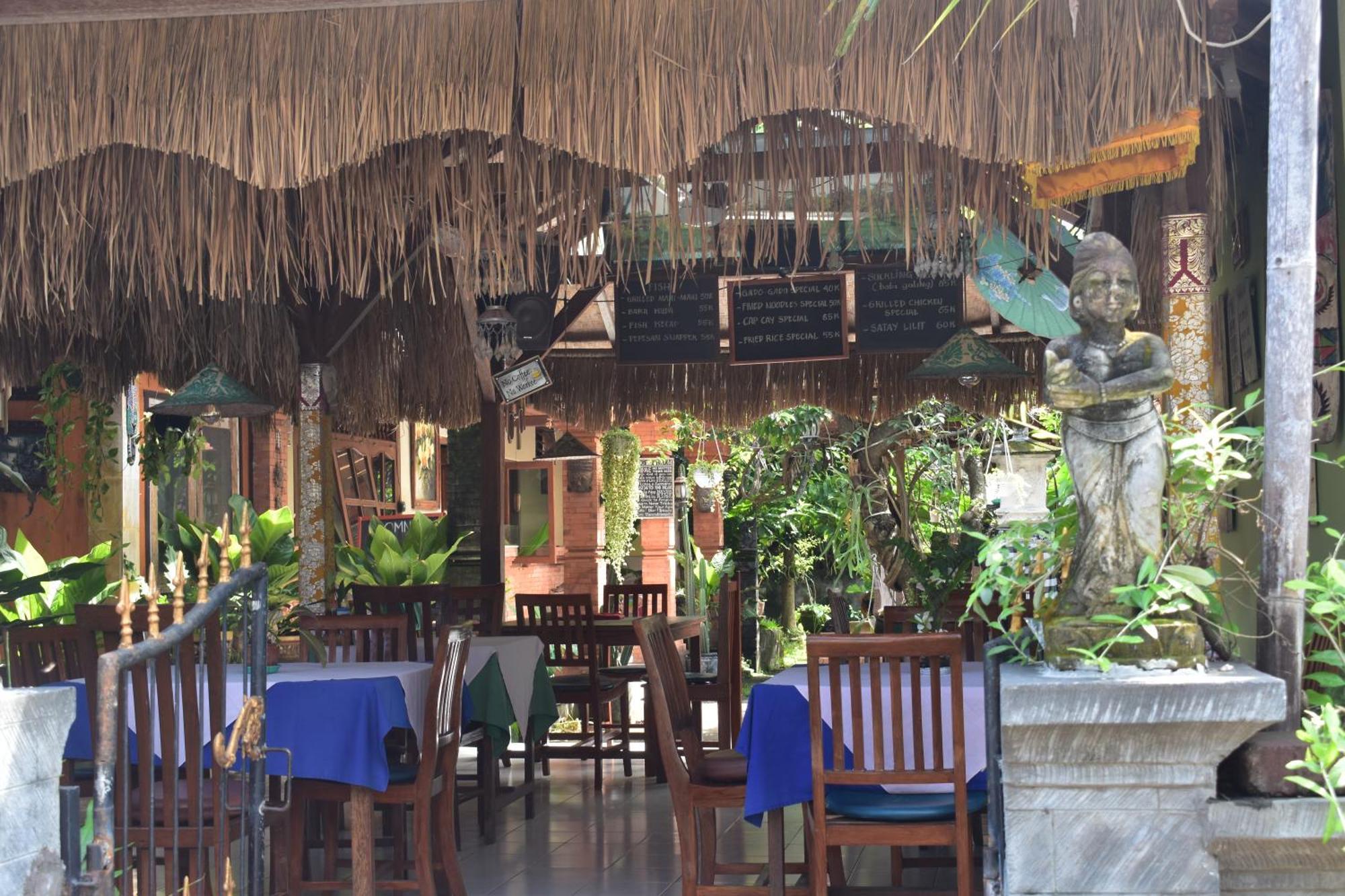 Barclona Lovina * Buleleng (Bali)