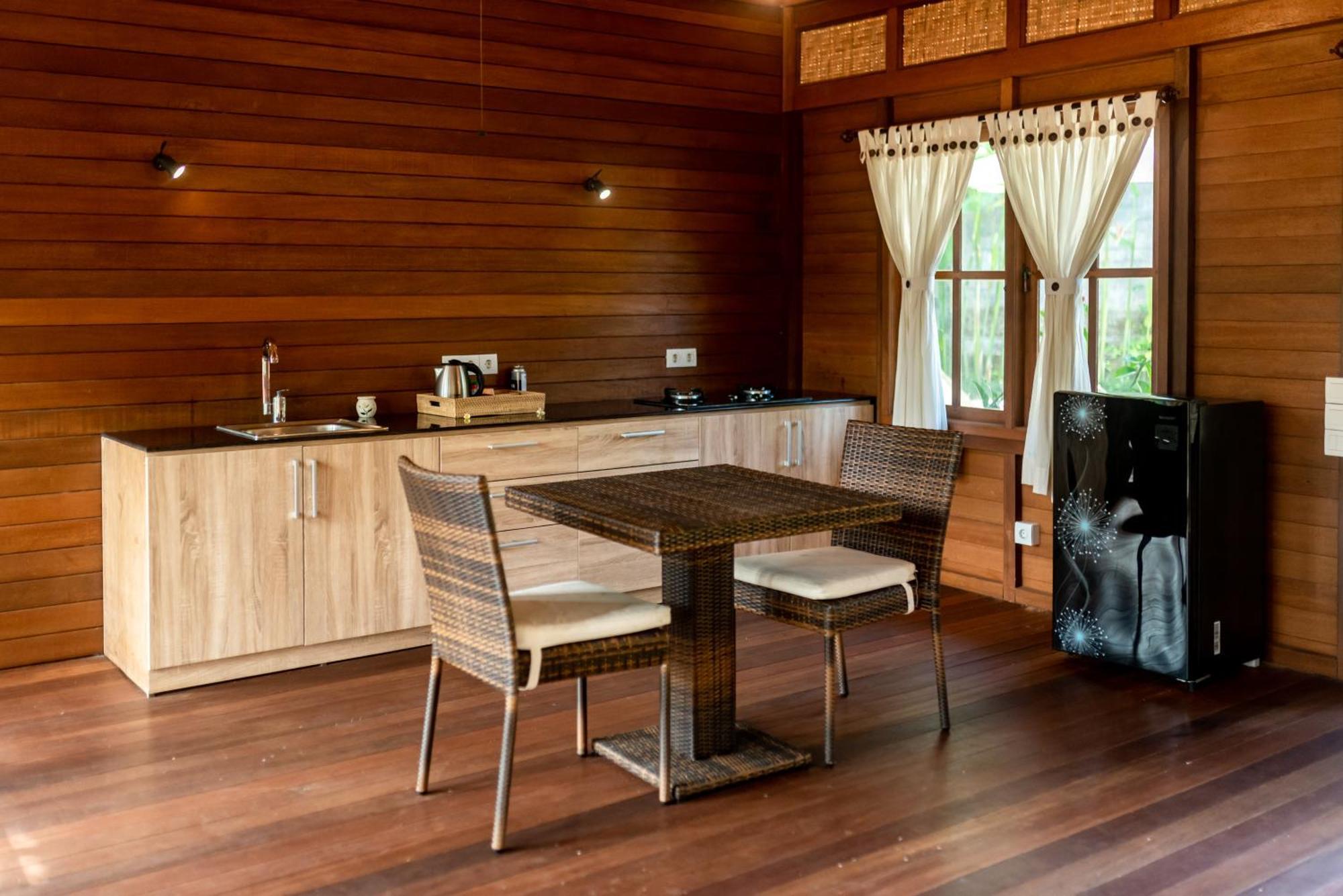Villa Waturenggong *