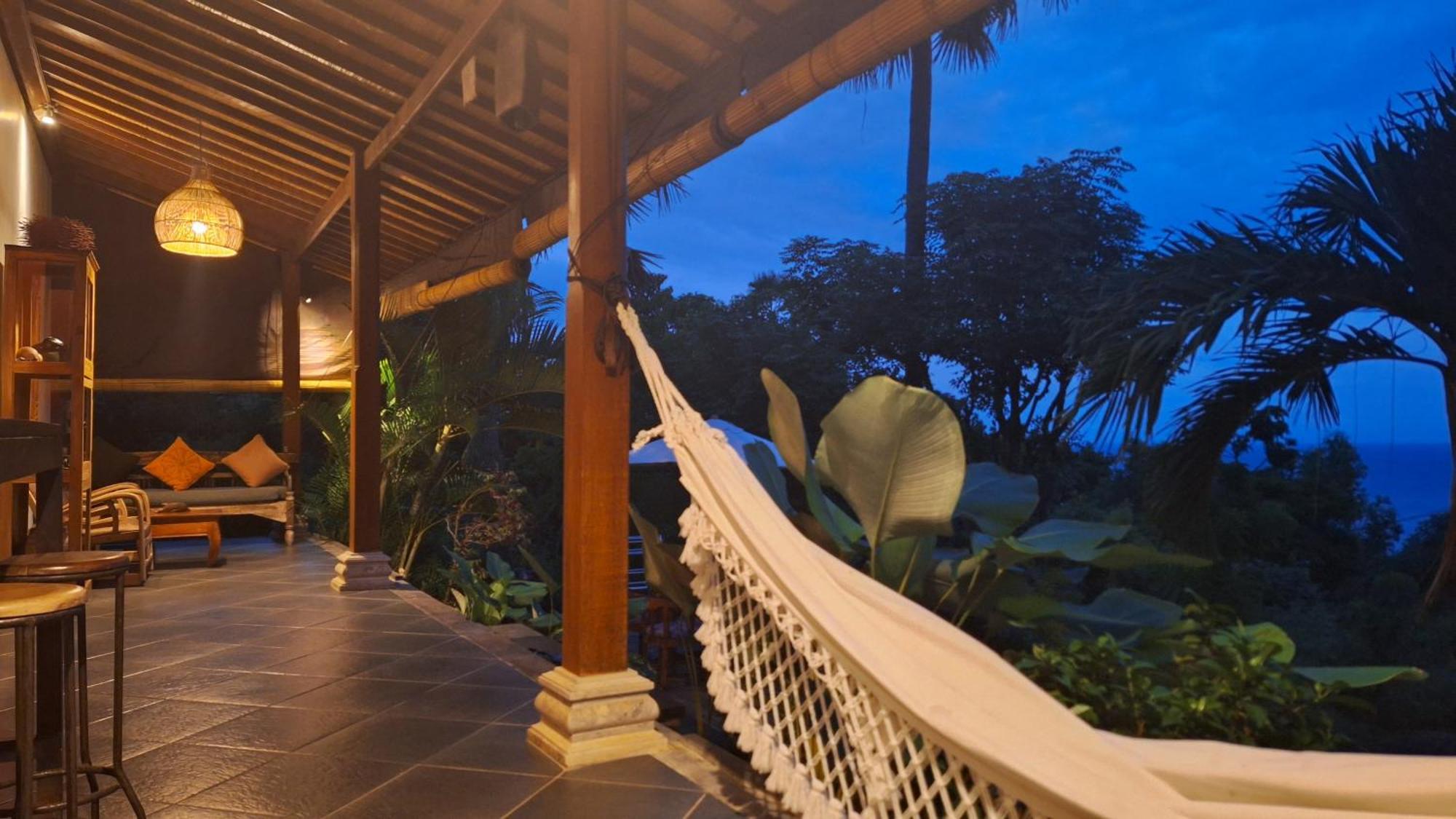 Guest house Frangipani & Restaurant 2*