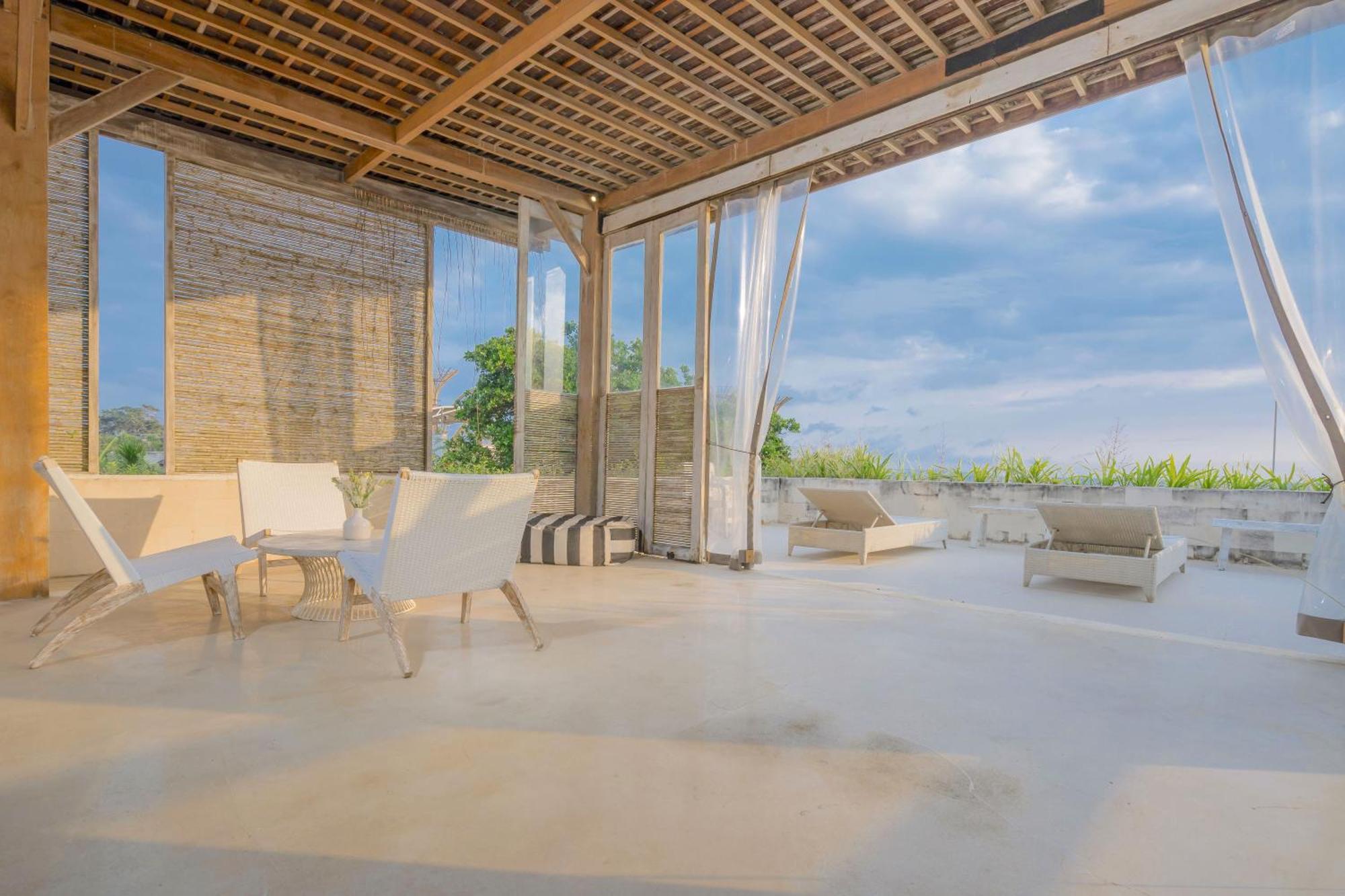 Bali Luxe Beachfront Rooftop Sunsets