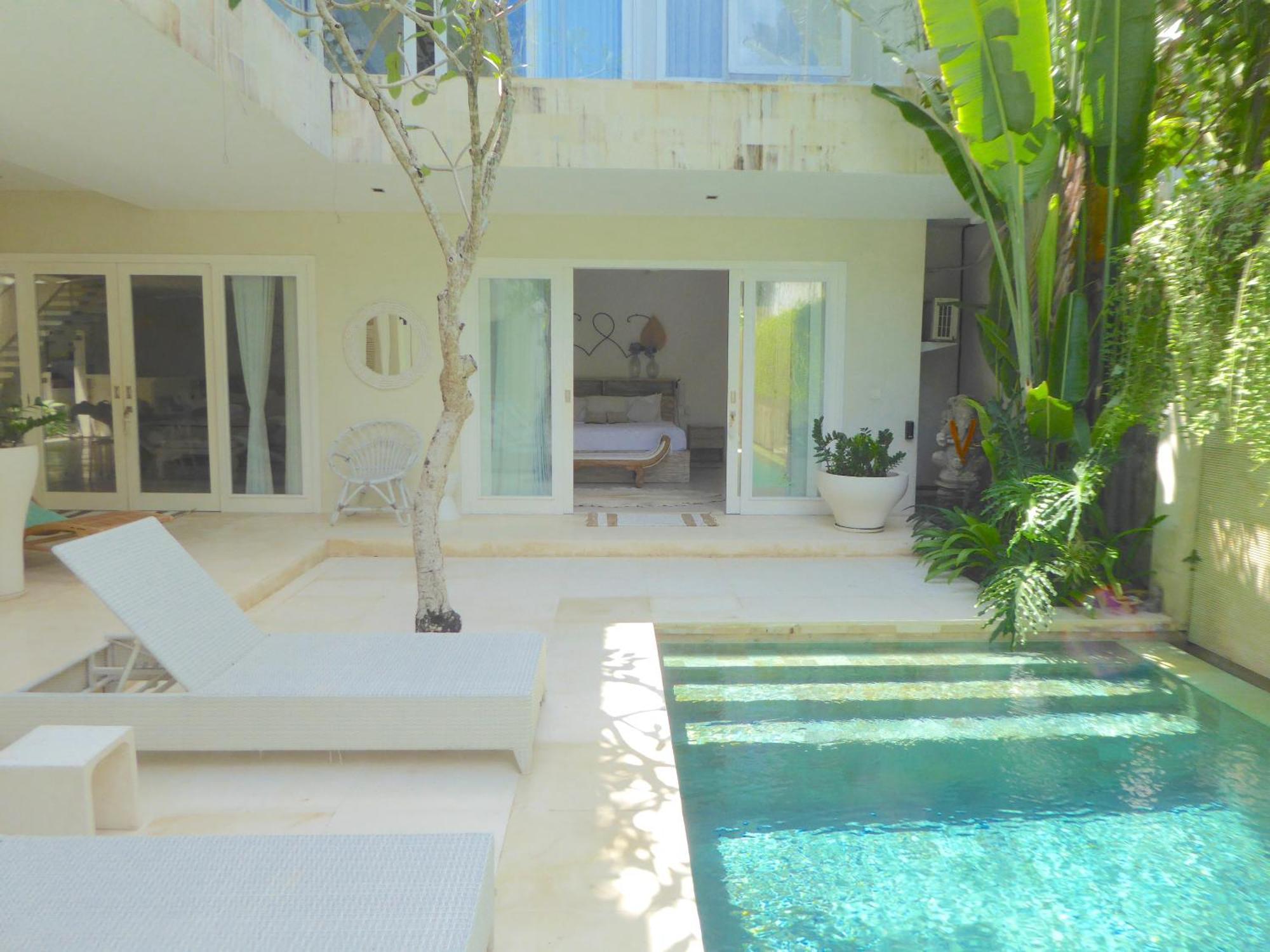 Bali Luxe Beachfront Rooftop Sunsets Villa Canggu (Bali)
