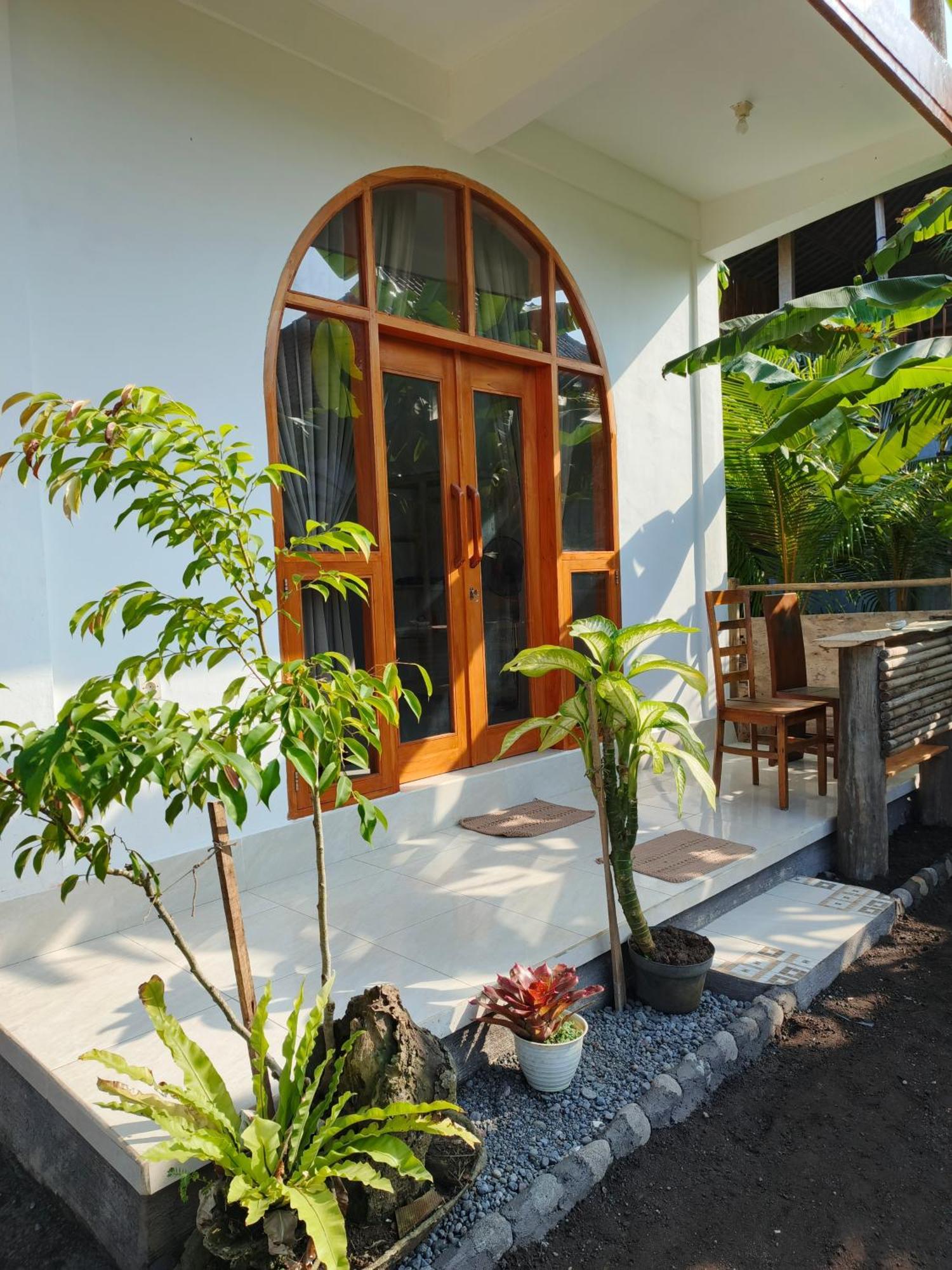 Friend House & Surf Guest house *