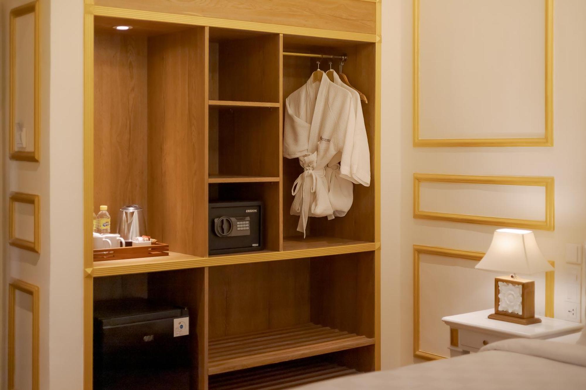 Fourteen Roses Boutique Hotel, Kuta Hotel Legian (Bali)