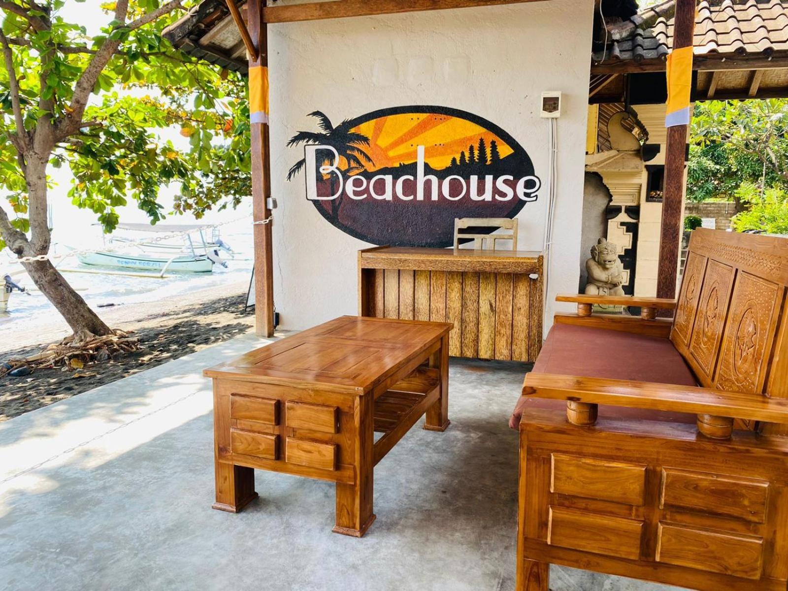 Beachouse Homestay *