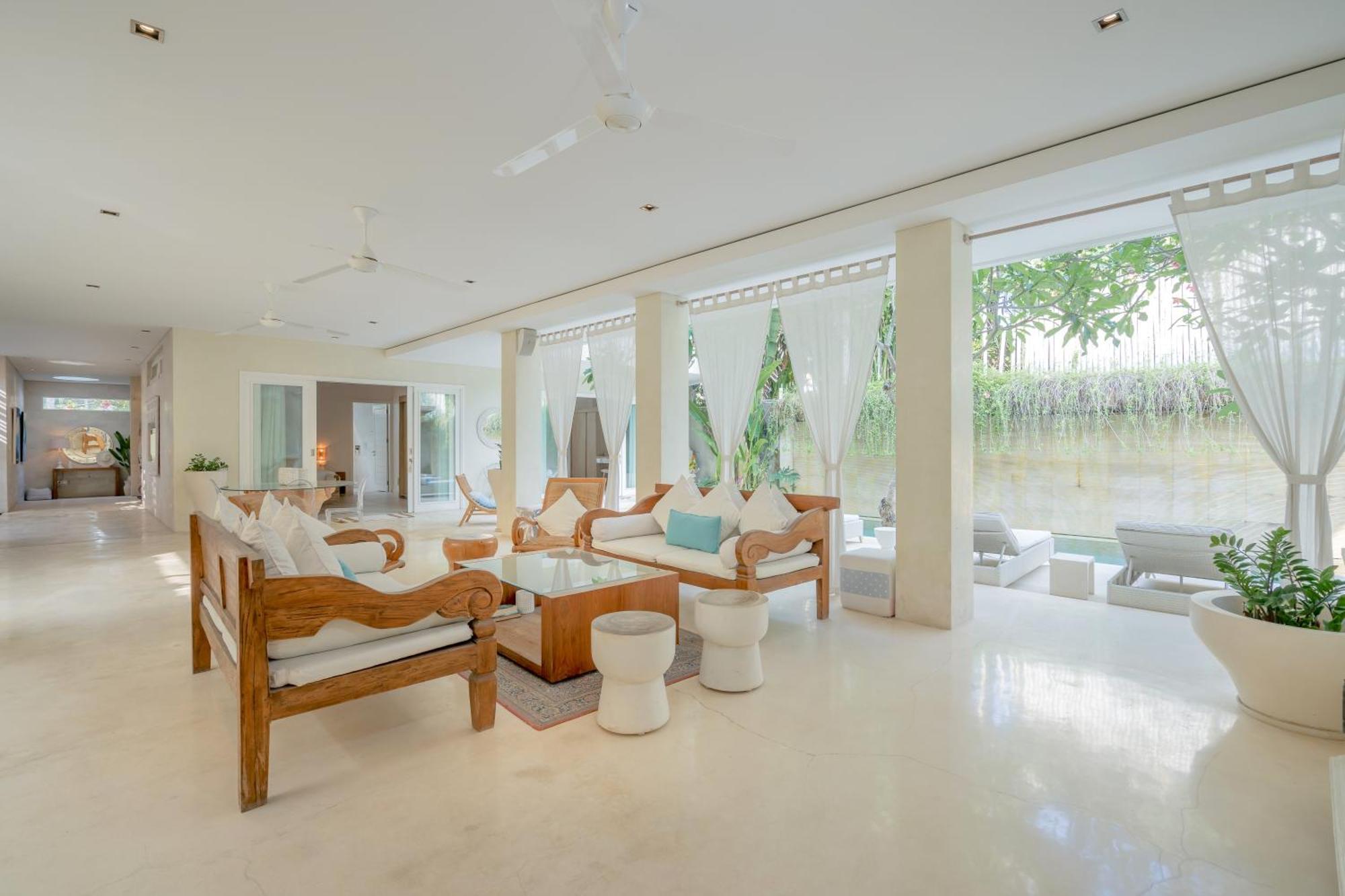 Bali Luxe Beachfront Rooftop Sunsets * Canggu (Bali)