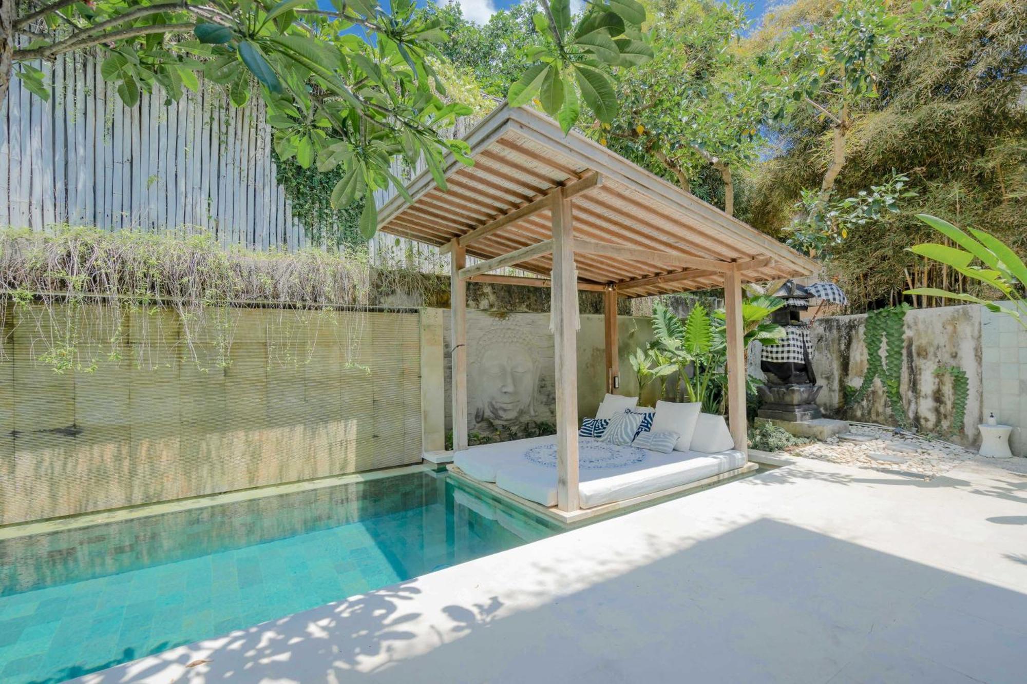 Villa Bali Luxe Beachfront Rooftop Sunsets *