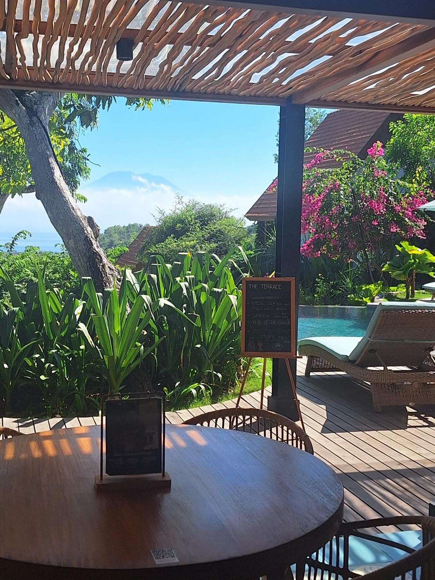 Deep Roots Dive & Yoga Resor 4*