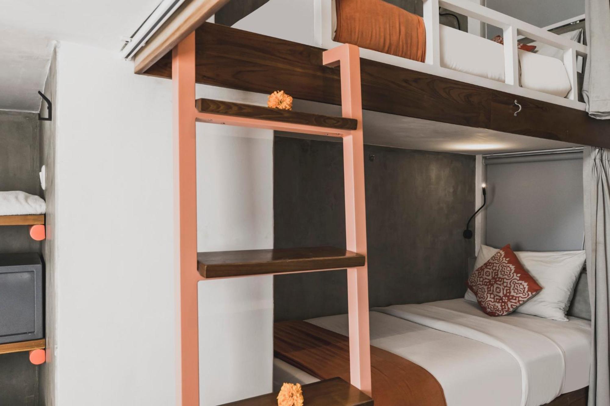 Roomates Surf Camp By Ini Vie Hospitality Canggu (Bali)