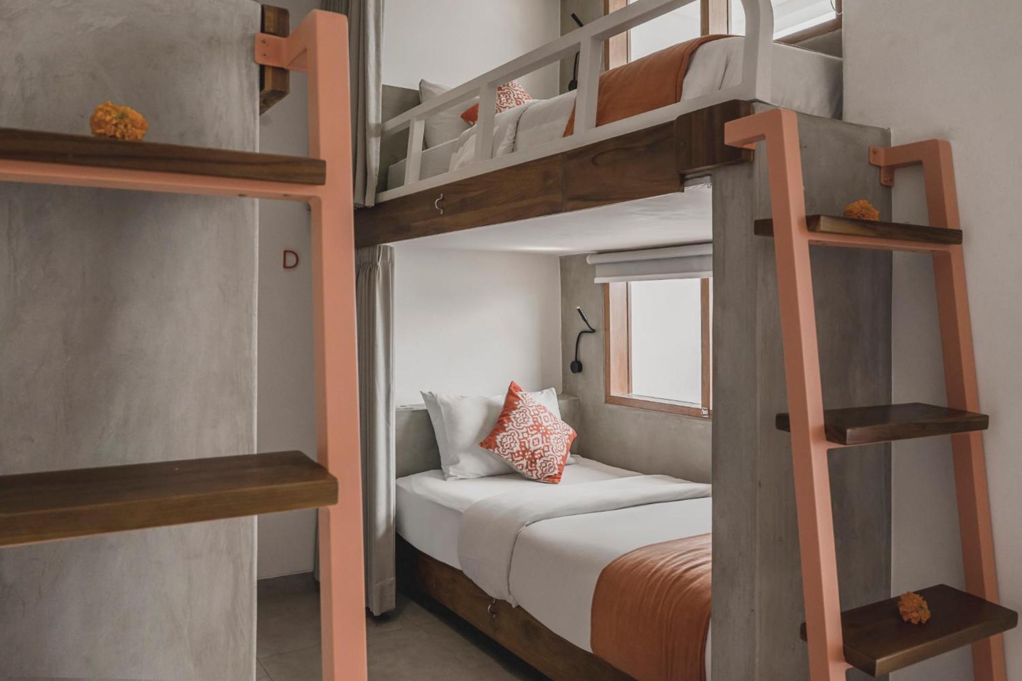 Roomates Surf Camp By Ini Vie Hospitality Hostel *
