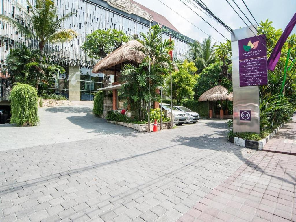 Grand Mega & Bali Kuta (Bali)