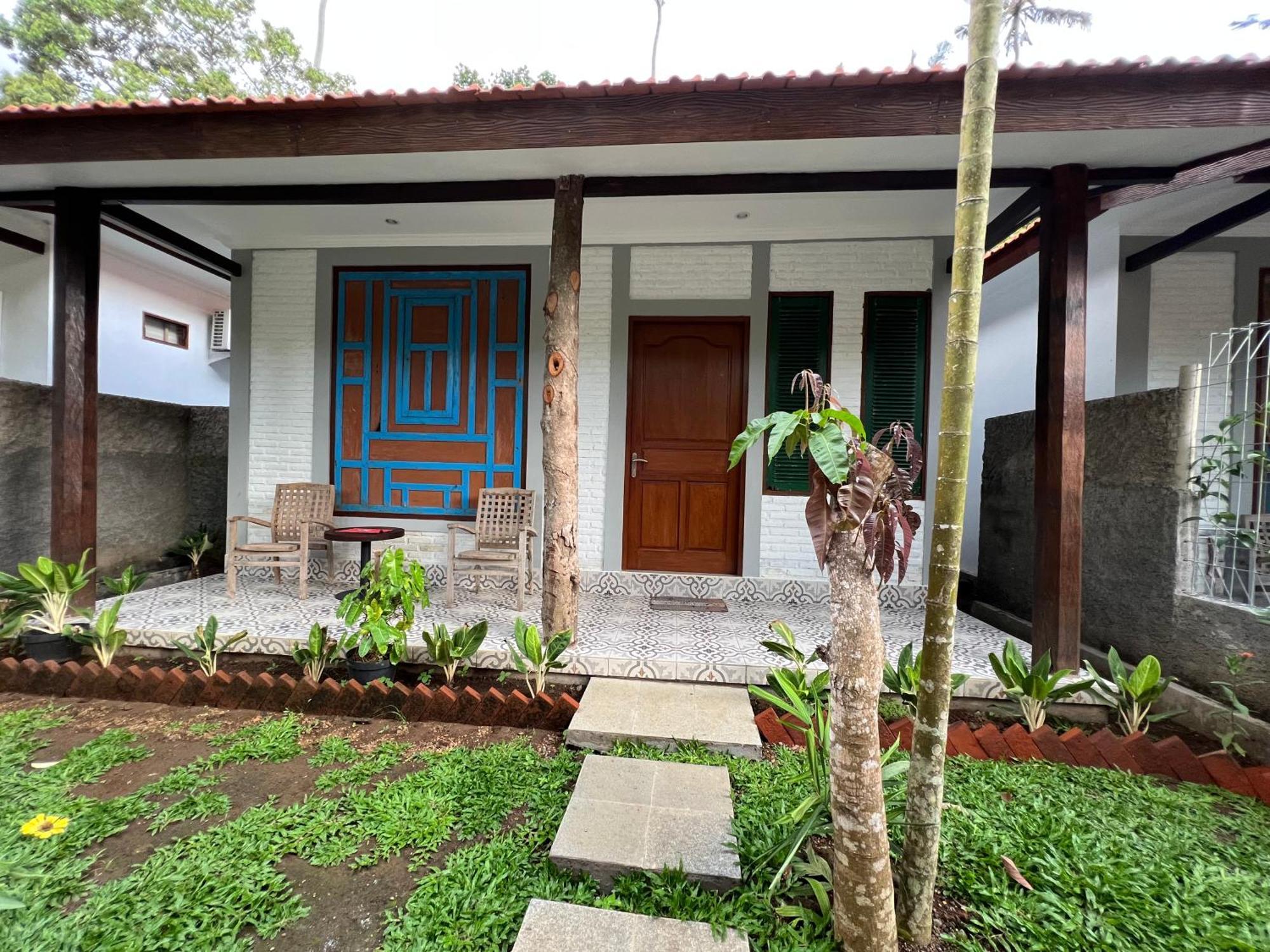 Santai Guest house 3*