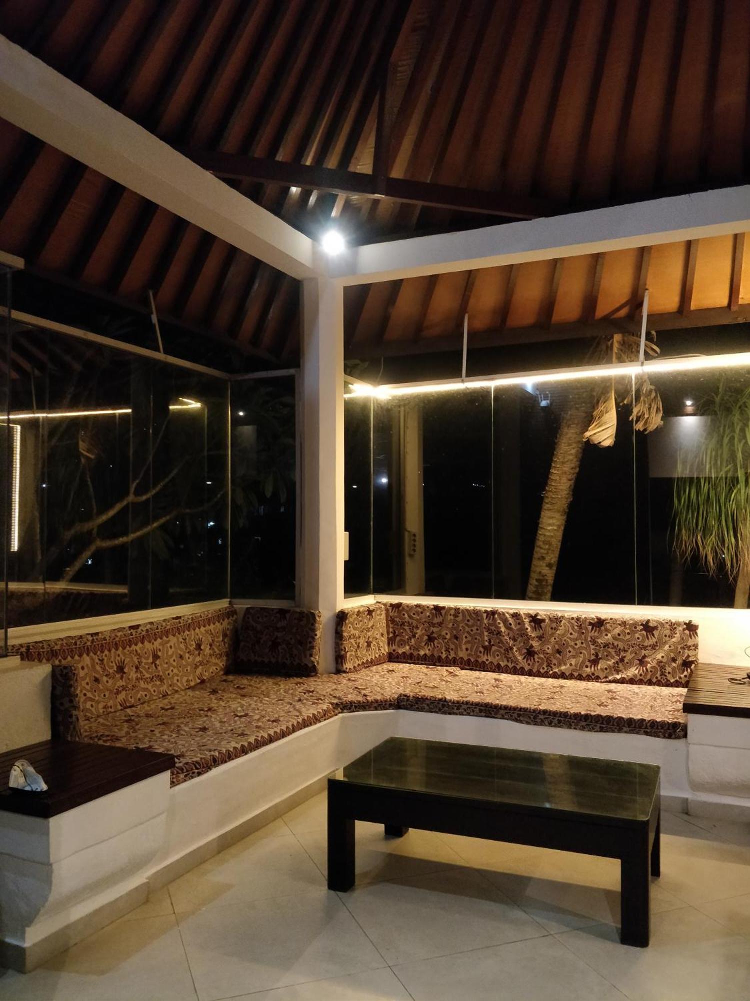 The Dharma - Mountain, Sea & Sunset View - Private W Starlink - 5br Villa Lovina (Bali)