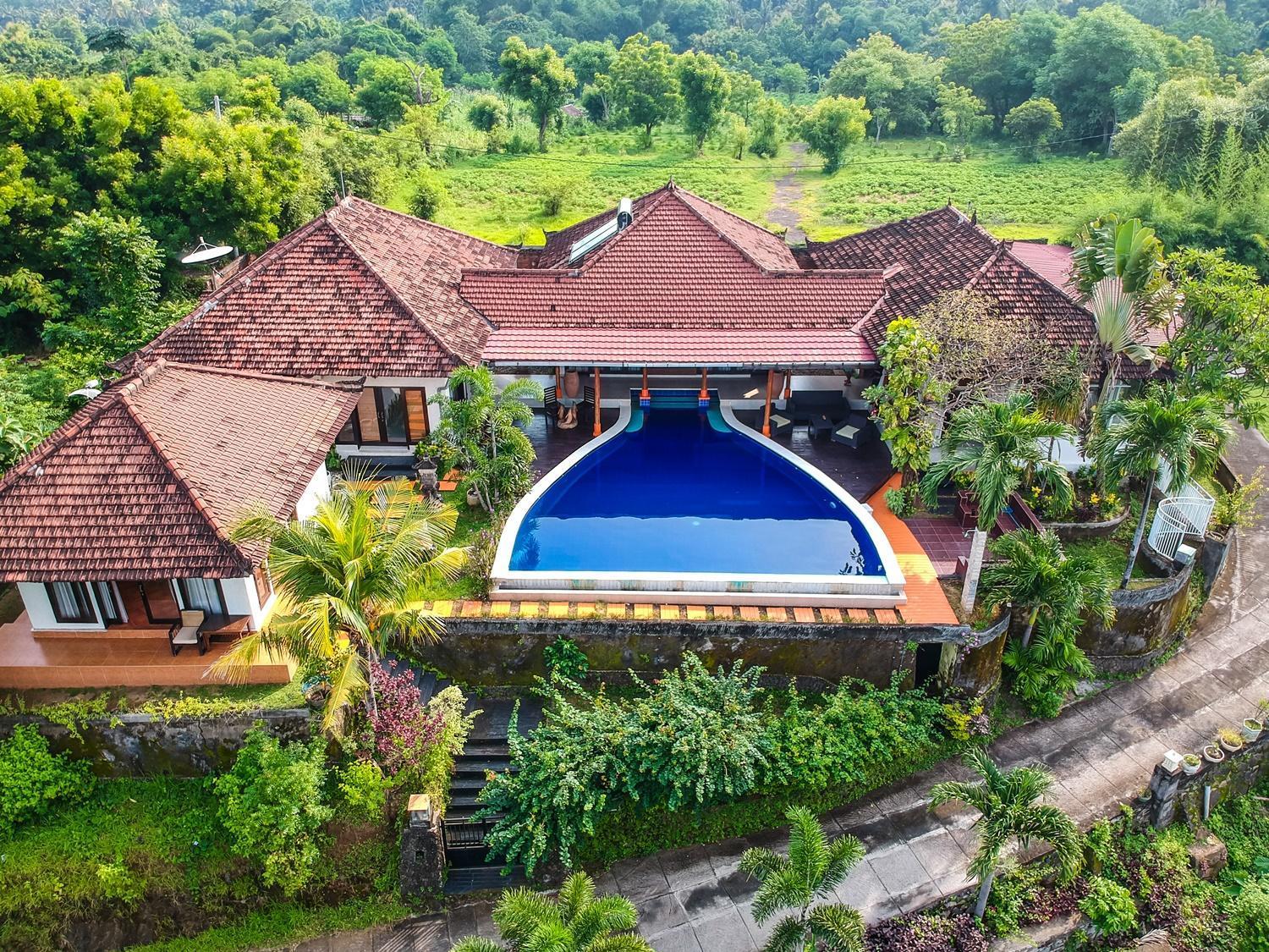 The Dharma - Mountain, Sea & Sunset View - Private W Starlink - 5br Villa Lovina (Bali)