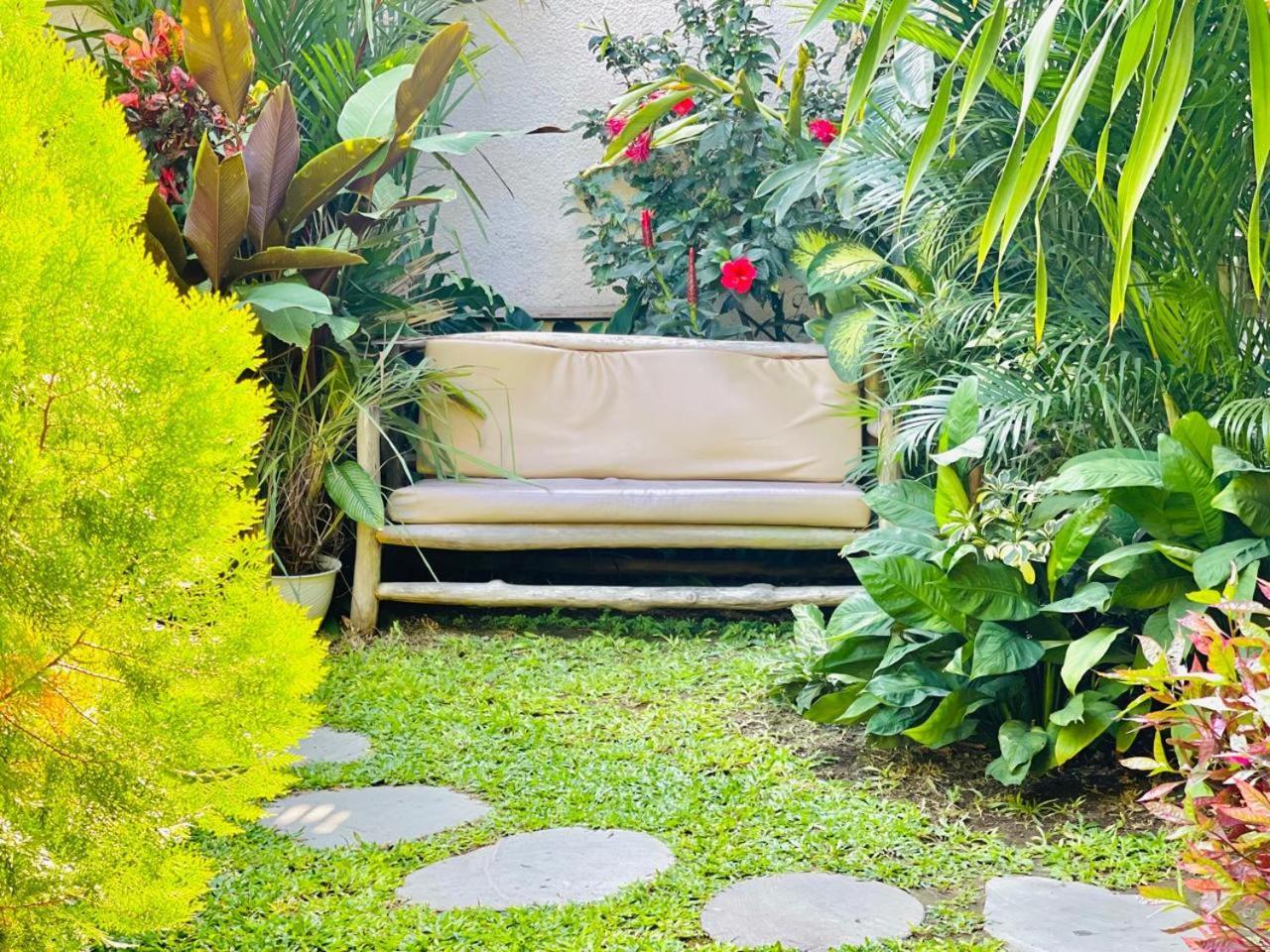 Mozon Garden - A Tropical Paradise By The Villa