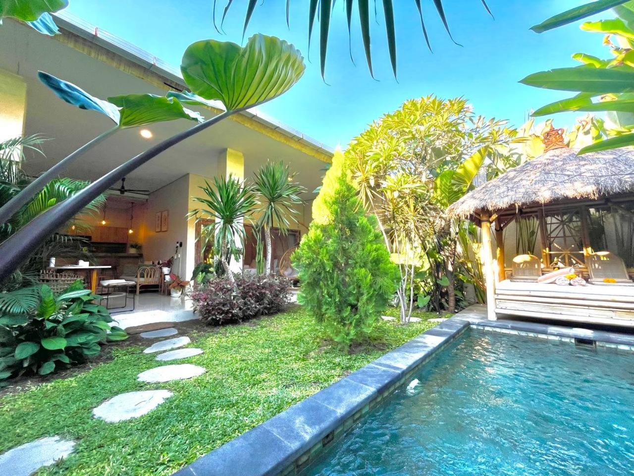 Villa Mozon Garden - A Tropical Paradise By The Canggu (Bali)