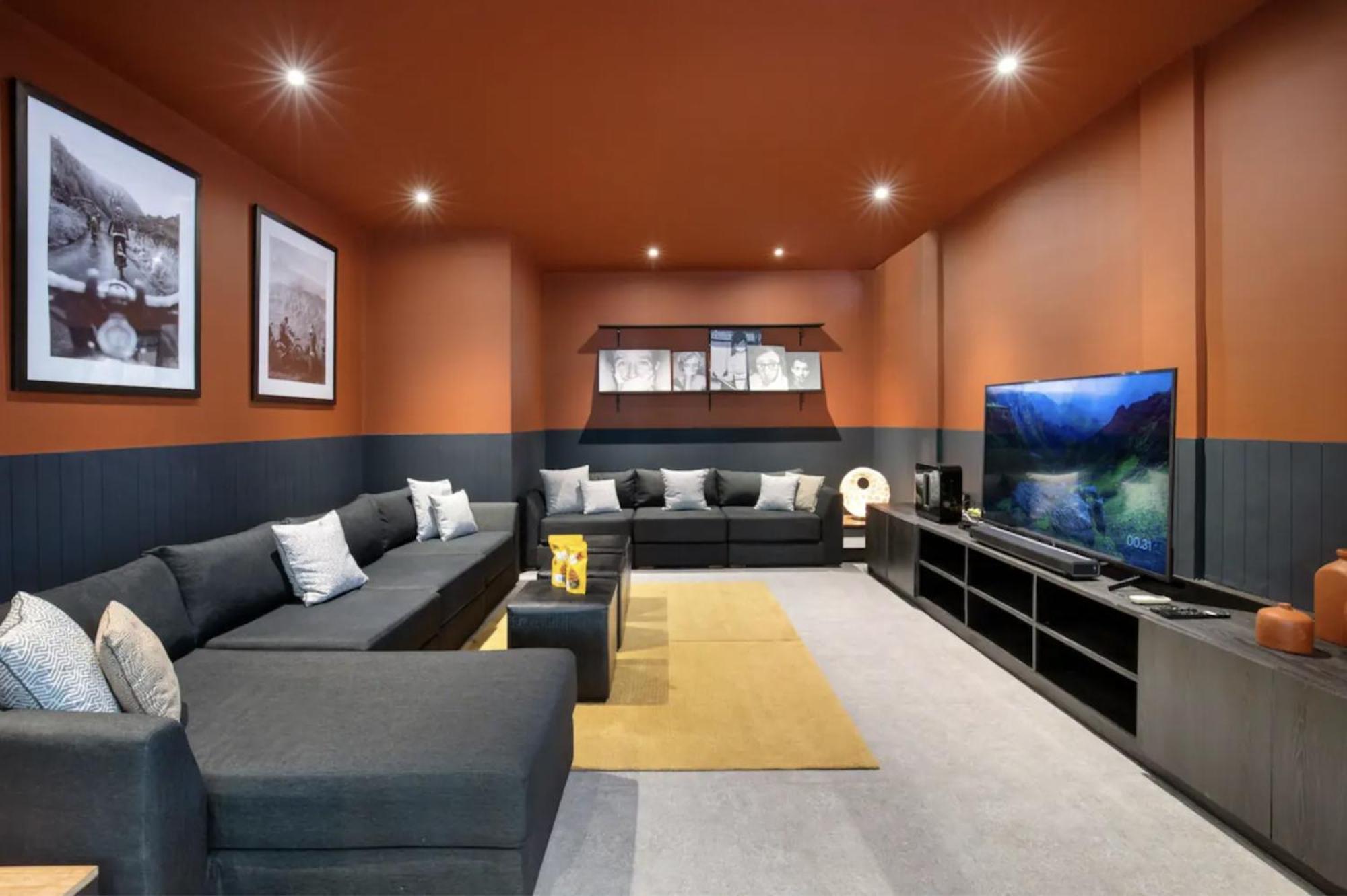 Think Know - Think Again! Stunning Large Luxxe 7bed Villa