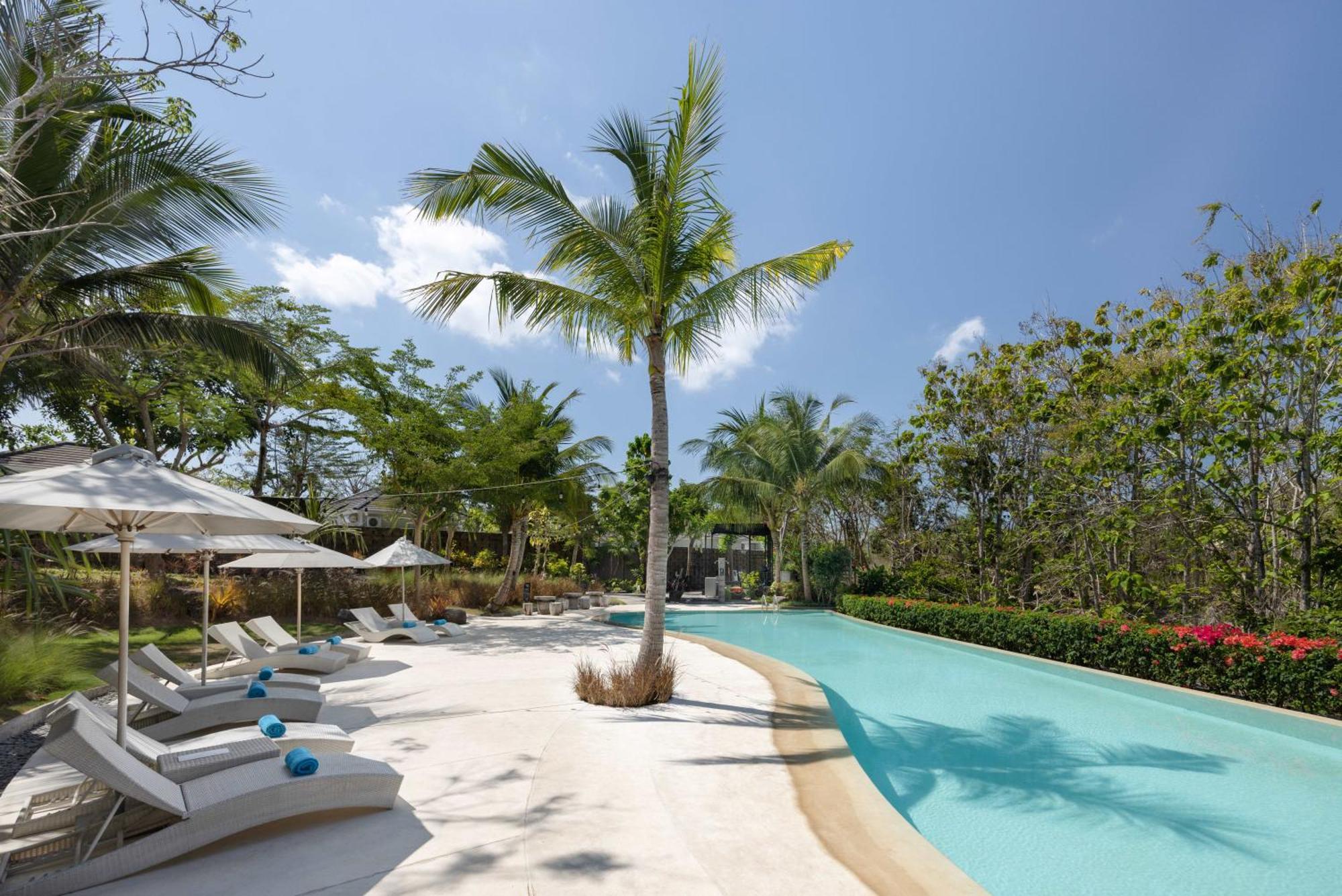 Cross Bali Breakers Villa