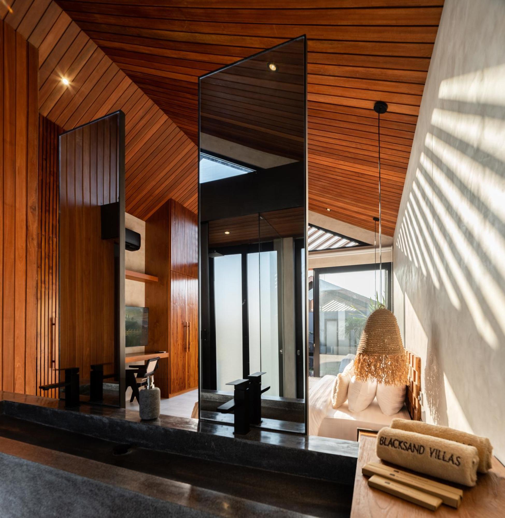 Blacksand Villa *