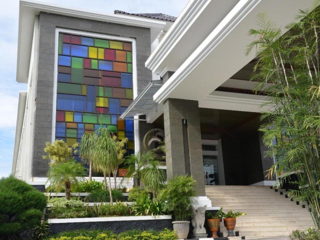 Hotel Gran Surya 3*
