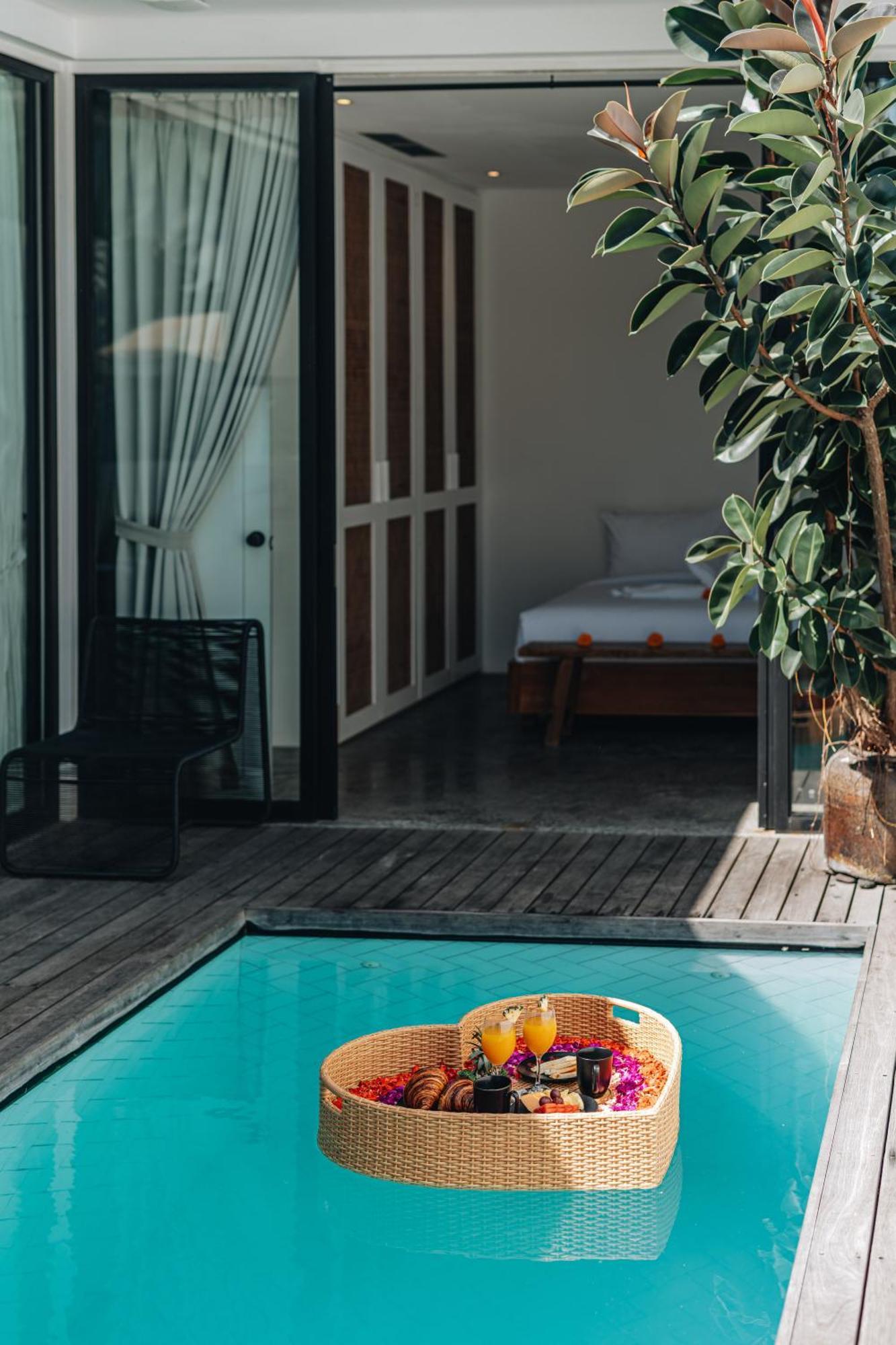 Villa Secluded 1br Pool With Ricefield View In Berawa, 5mins Ride To