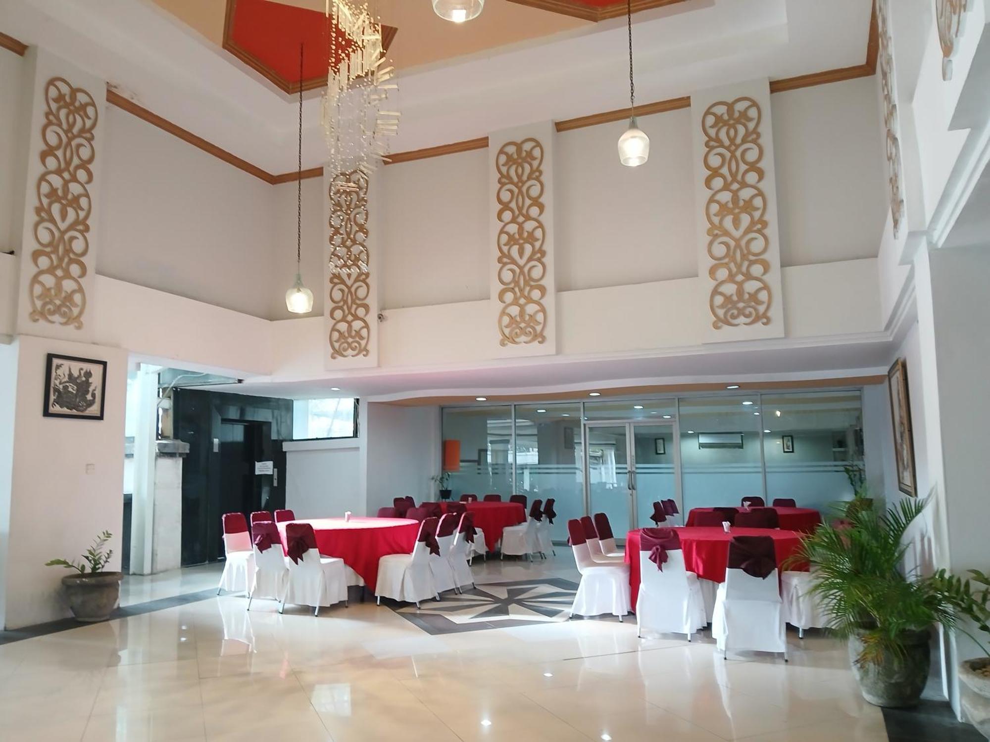 Hotel Nirmala & Convention Centre 2*